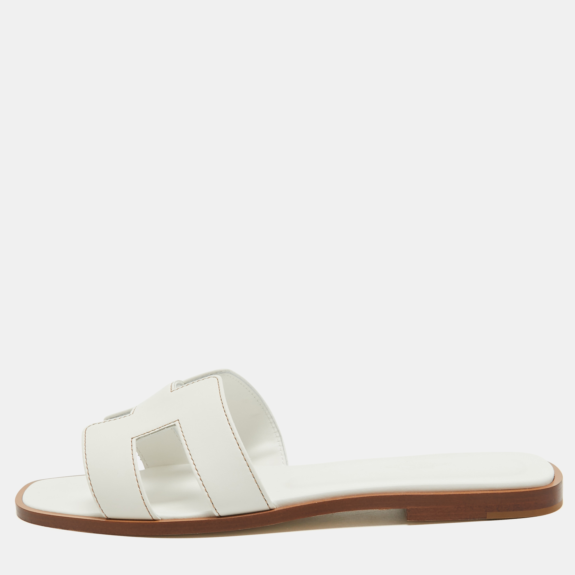 Pre Owned Hermes White Leather Oran Flat Slides Size 39