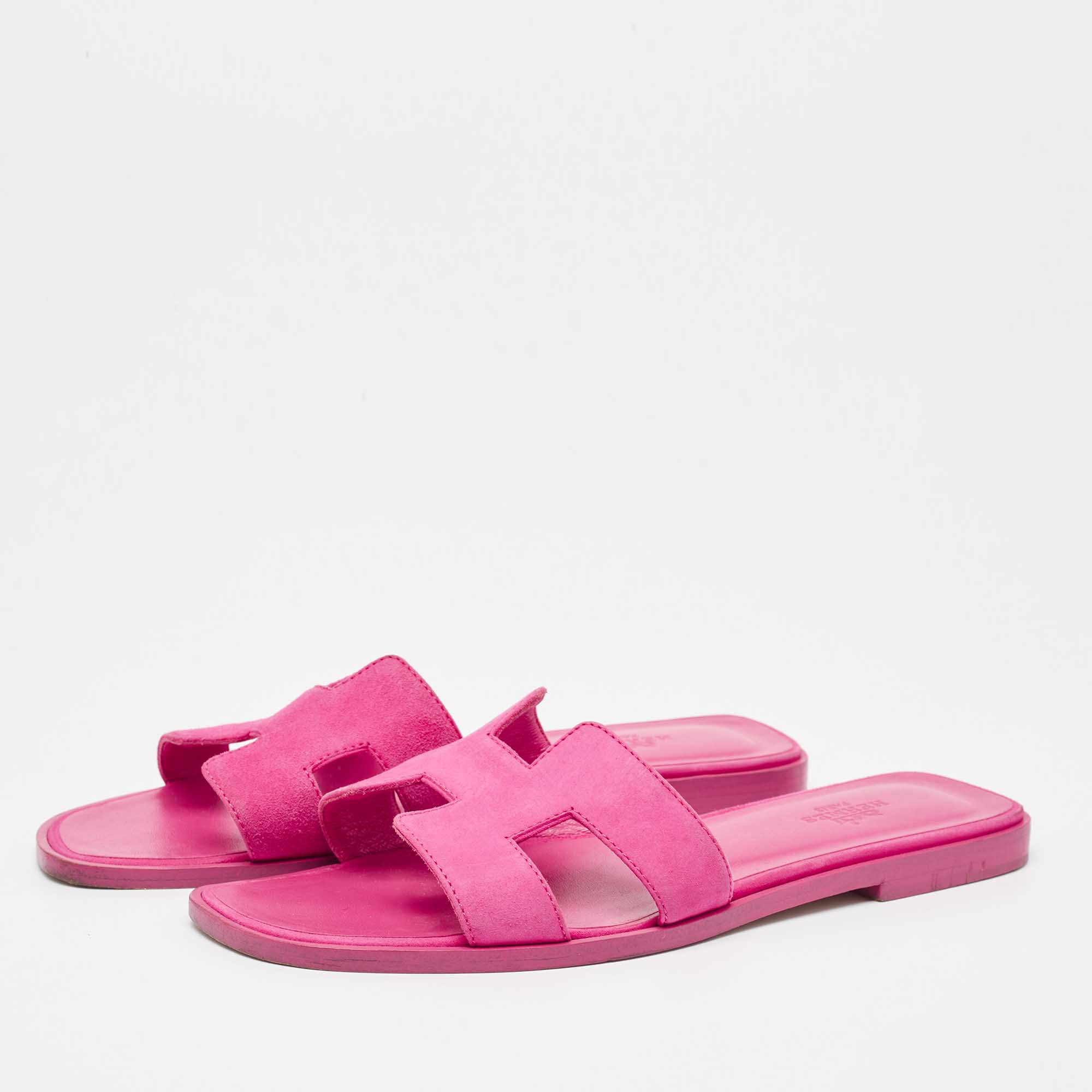 

Hermes Pink Suede Oran Flat Slides Size