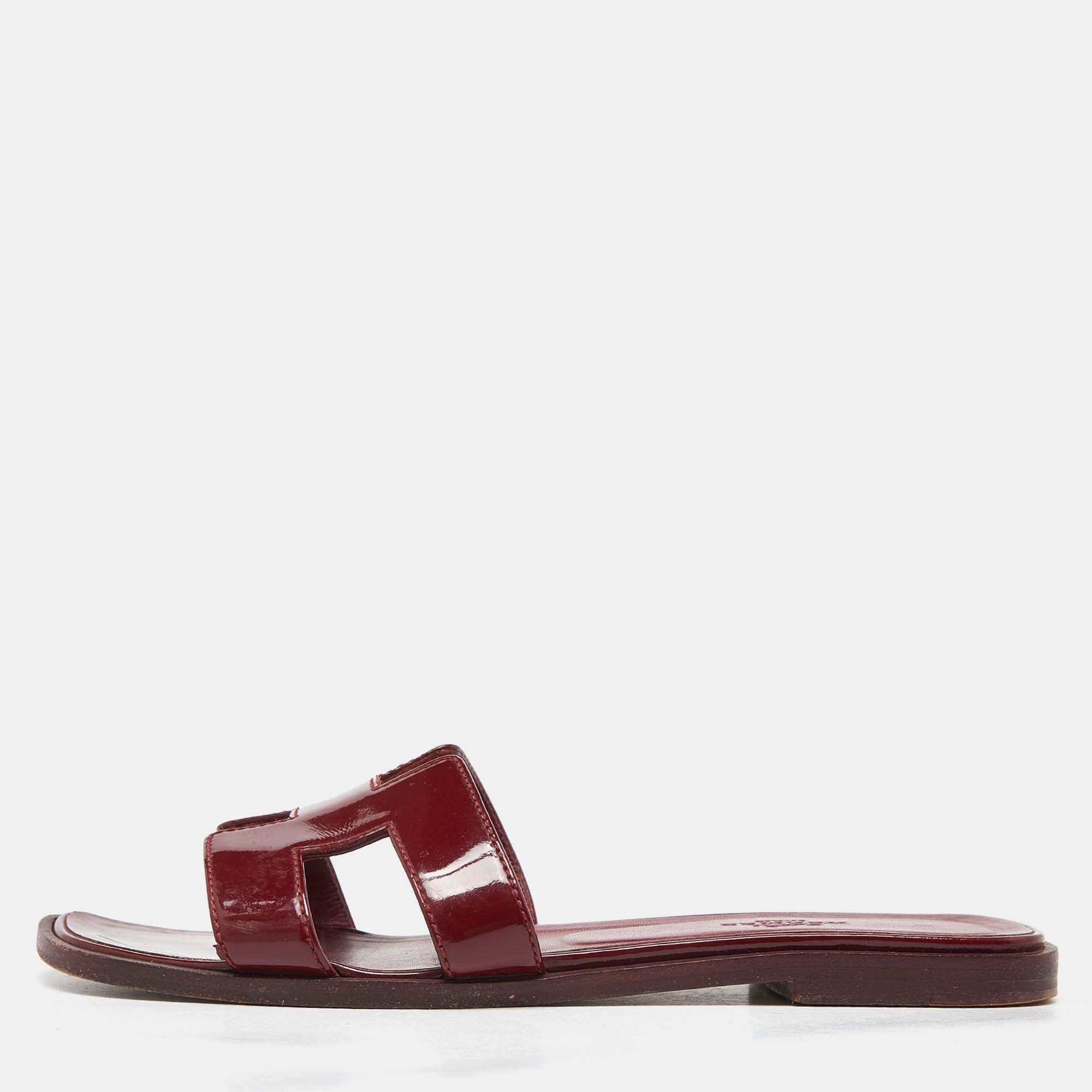 

Hermes Red Patent Leather Oran Flat Slides Size