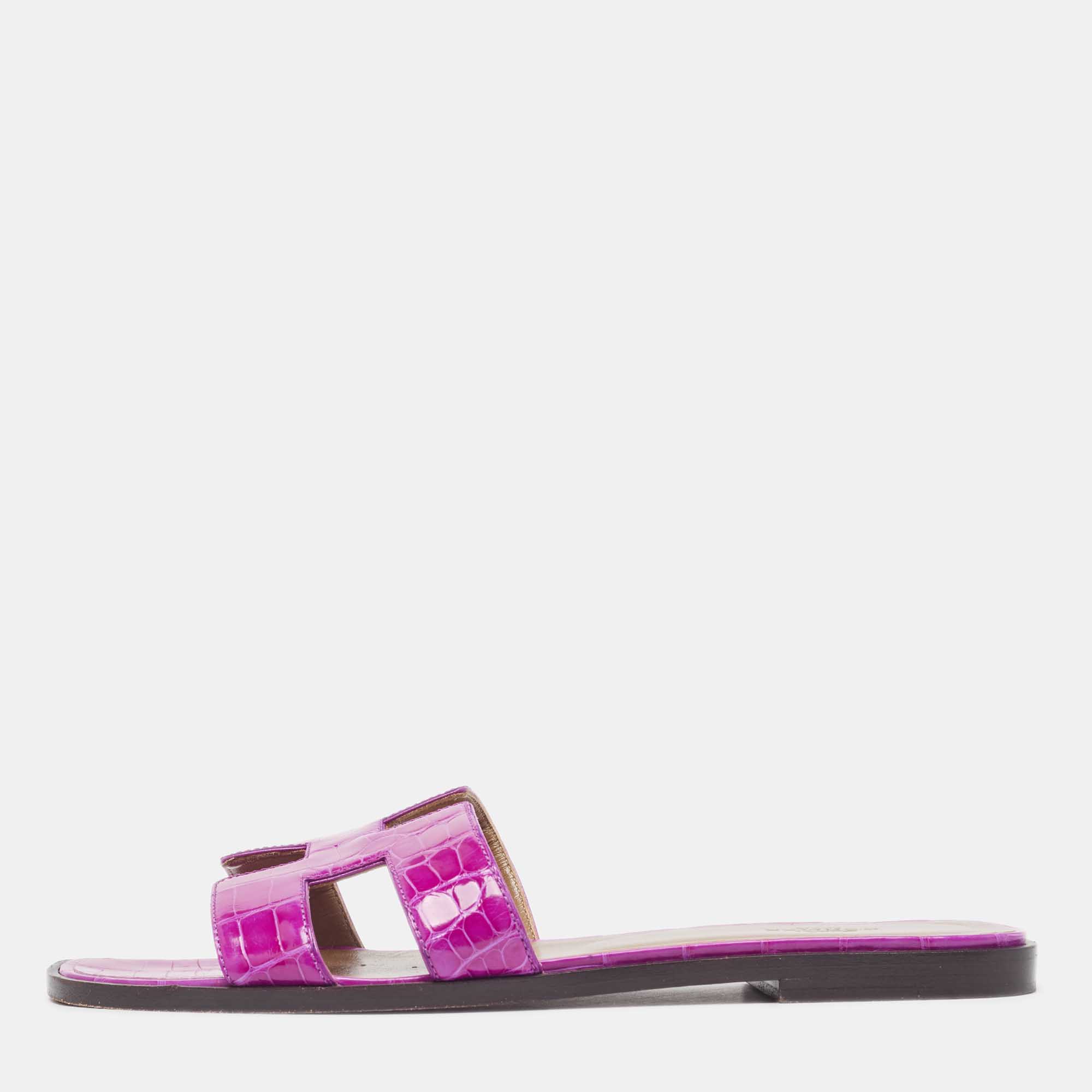 

Hermès Pink Crocodile Oran Flat Slides Size