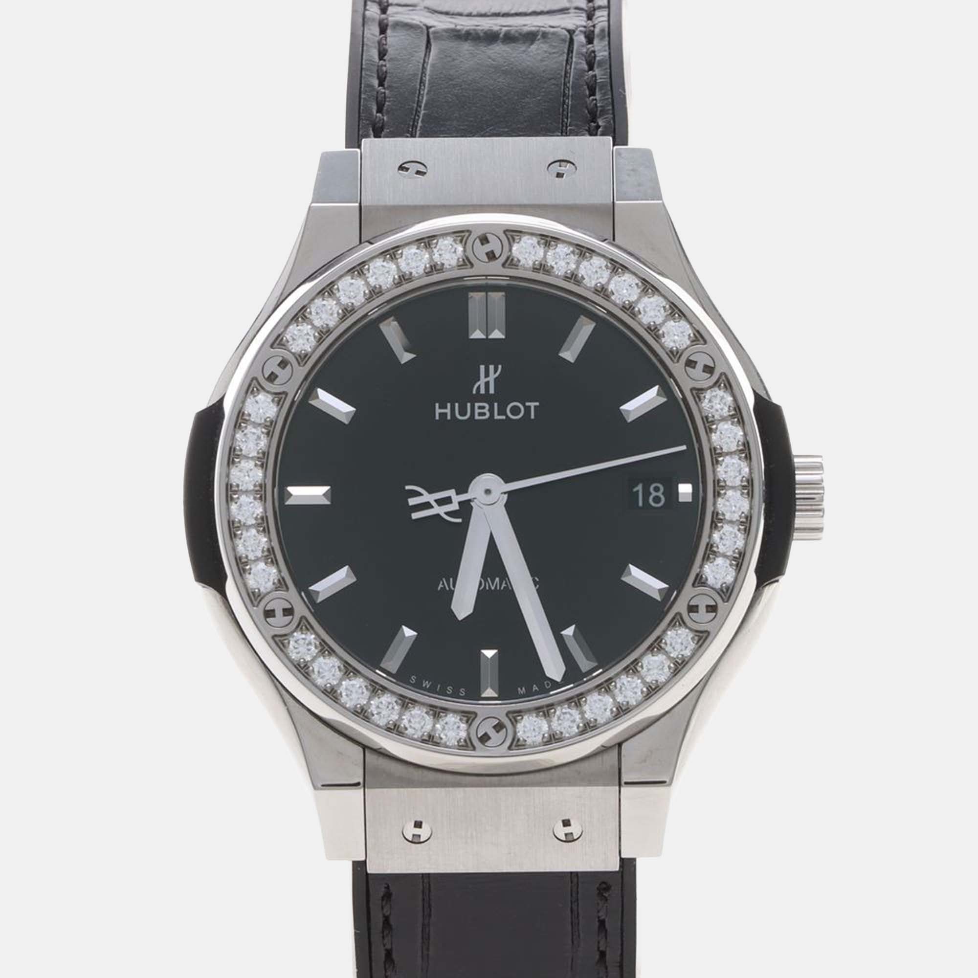 

Hublot Classic Fusion 565.NX.1470.LR.1204 Automatic Black Diamonds Titanium Women's Wristwatch