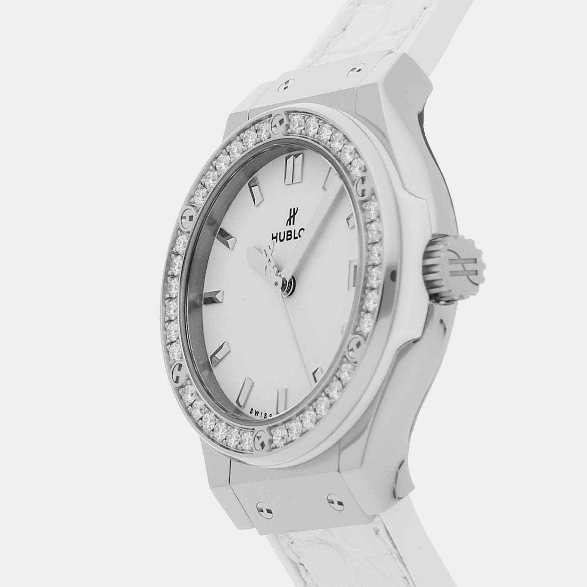 

Hublot White Titanium Classic Fusion 581.NE.2010.LR.1204 Quartz Women's Wristwatch 33 mm