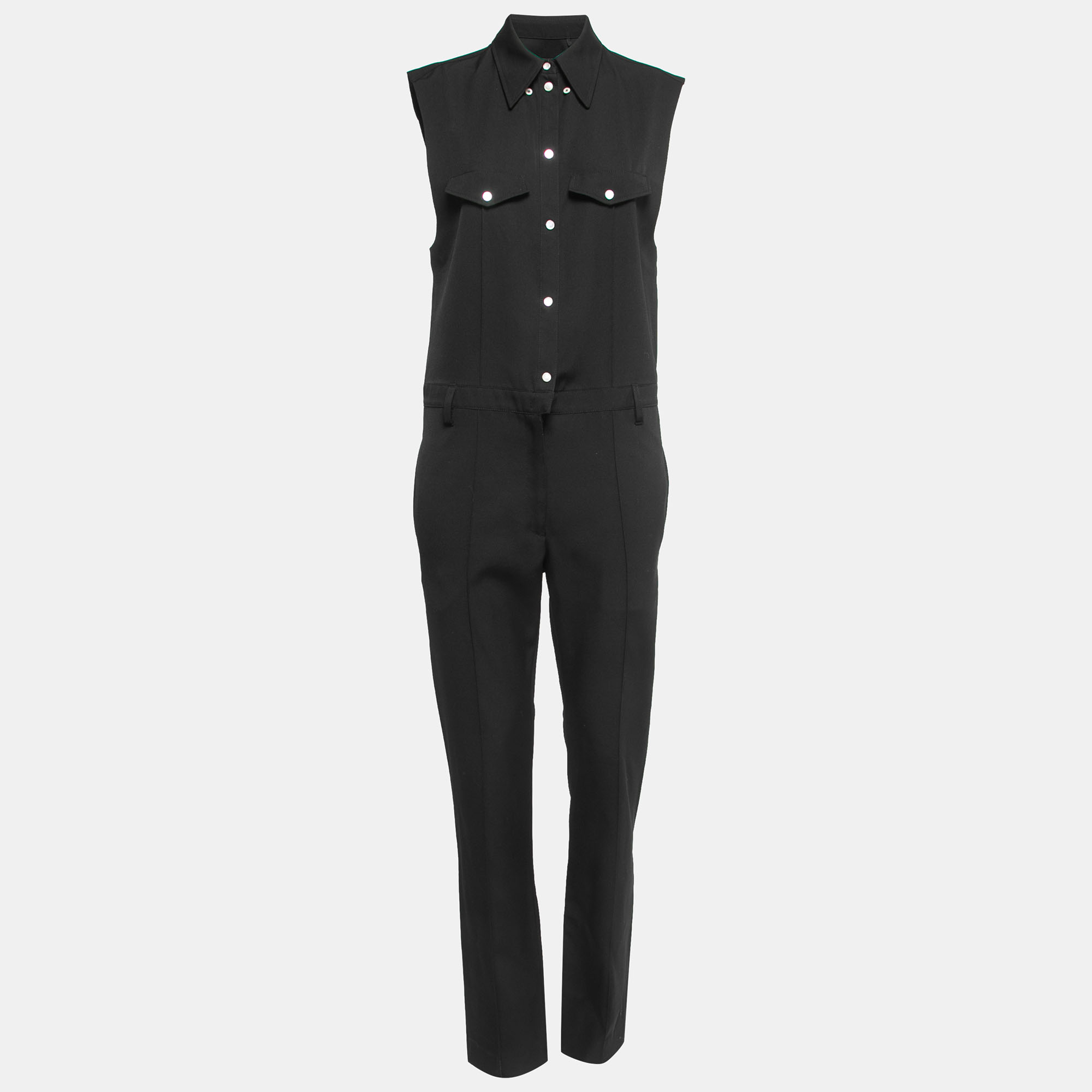 Its time you got a gorgeous jumpsuit and what better than this designer one? It is made of the finest materials. Team it with pumps.