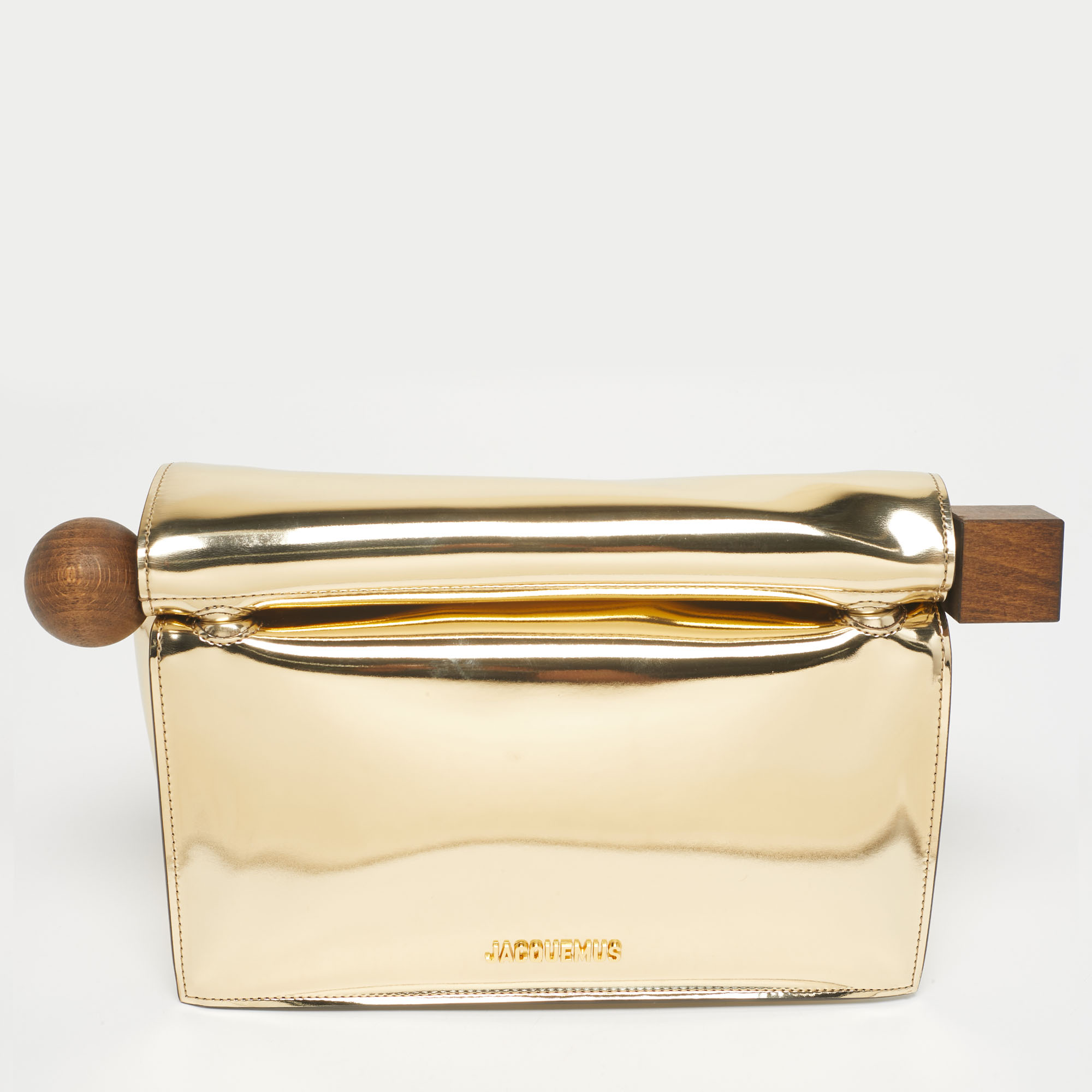 Pre-owned Jacquemus Gold Patent Leather La Pochette Rond Carré Clutch