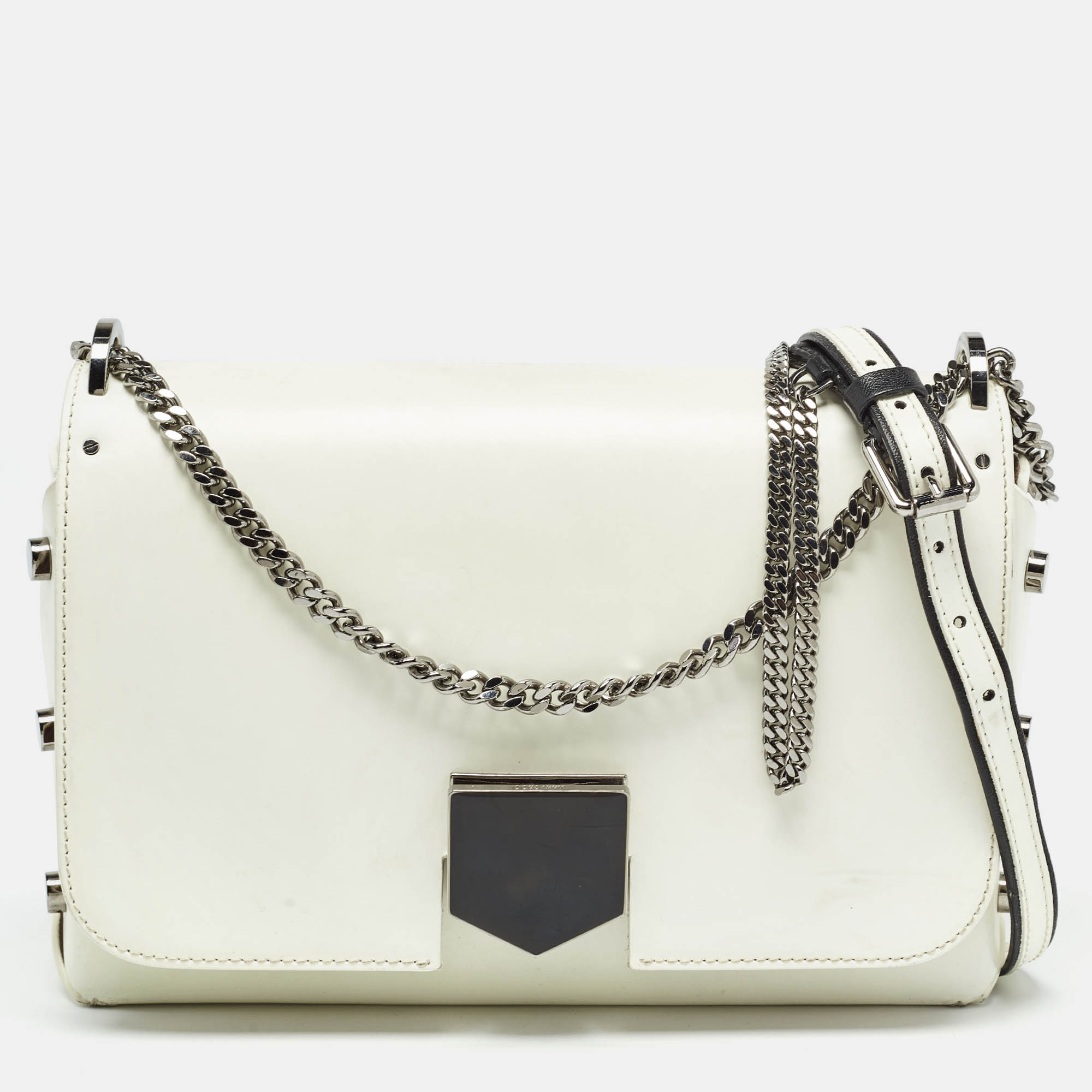 Thoughtful details high quality and everyday convenience mark this shoulder bag for women by Jimmy Choo. The bag is sewn with skill to deliver a refined look and an impeccable finish.