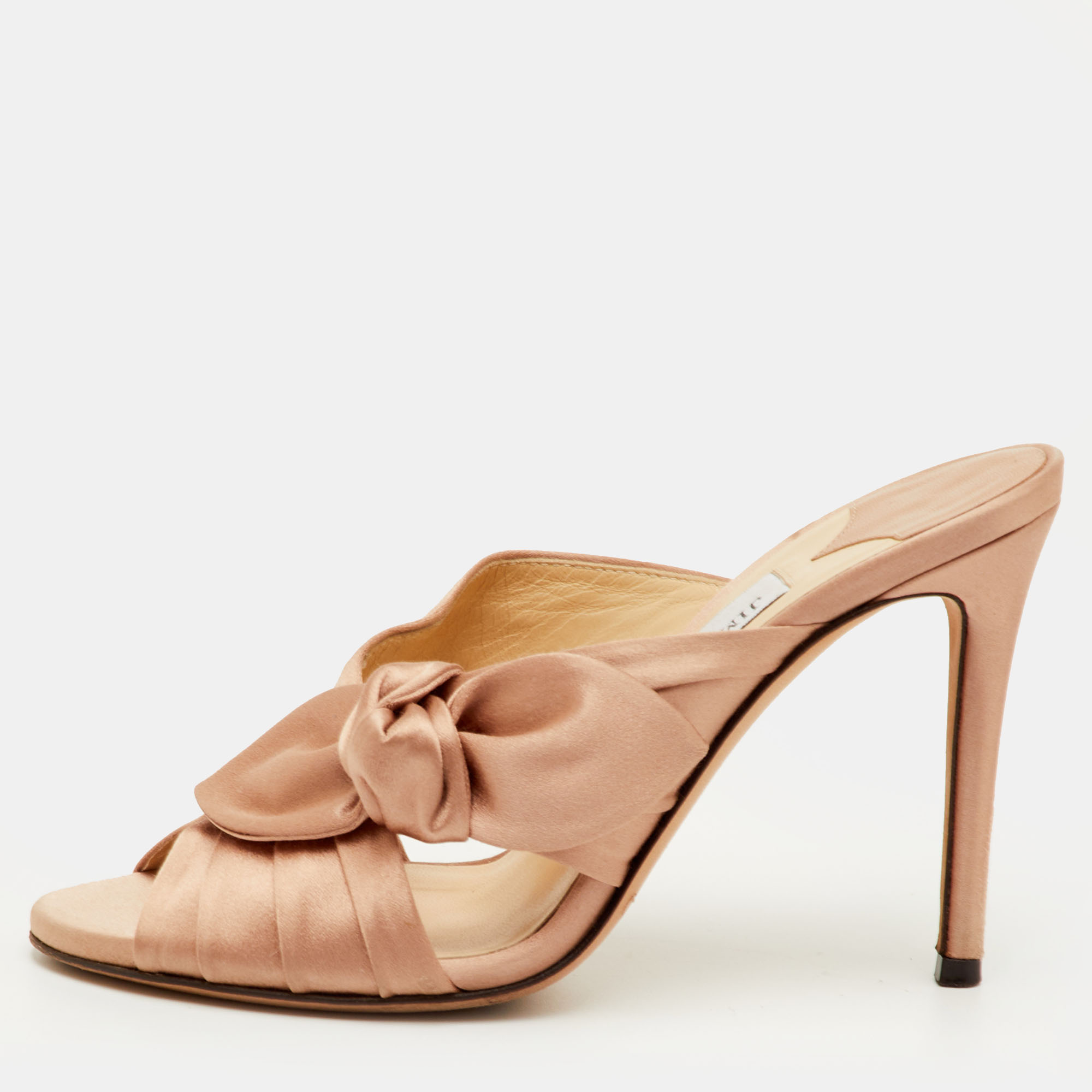 Click to view more detailed imagery on our partner's website Pre-owned Jimmy Choo Keely Size 35 Beige Satin Slide Sandals
