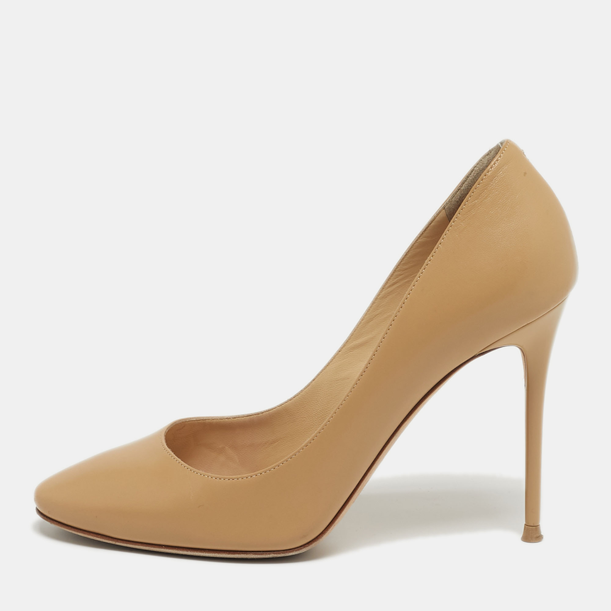 

Jimmy Choo Size  Beige Leather Round Toe Pumps