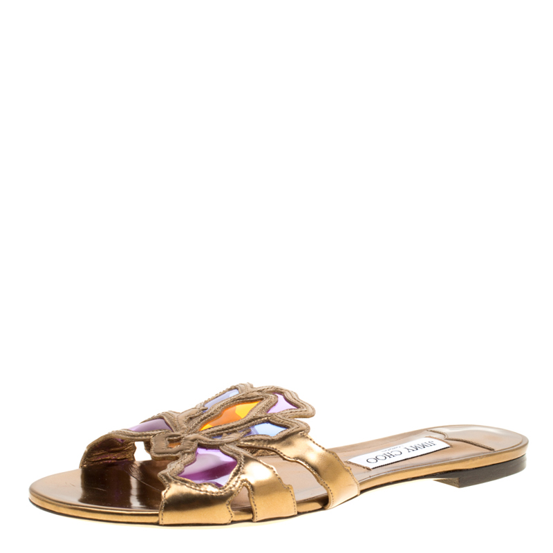 مملوكة مسبقًا حذاء سلايدز جيمي تشو فلات ليزا PVC متعدد الألوان وجلد برونزي ميتالك مقاس 41