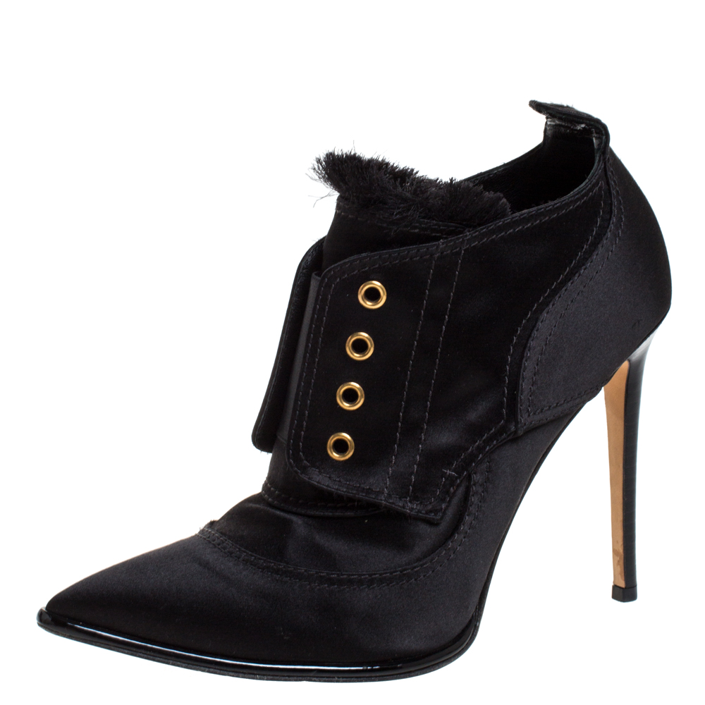 Pre Owned حذاء بوت جيمي تشو ميتسو مقدمة مدببة ساتان أسود مقاس 40