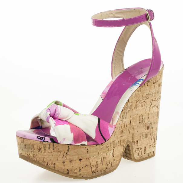 مملوكة مسبقًا Jimmy Choo Purple Gleam Printed Cork Wedge Sandals Size 40