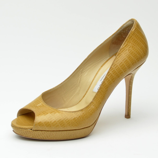 مملوكة مسبق�ًا Jimmy Choo Snakeskin Nude Patent Peep Toe Pumps Size 39