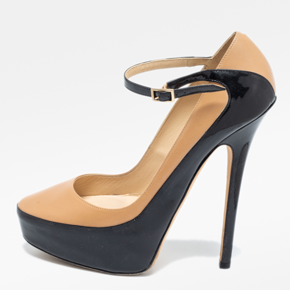 A feminine flair and a sophisticated appeal characterize these stunning Jimmy Choo platform pumps. Crafted using patent and leather they will add an opulent charm to your look and complement many looks that you would want to create.