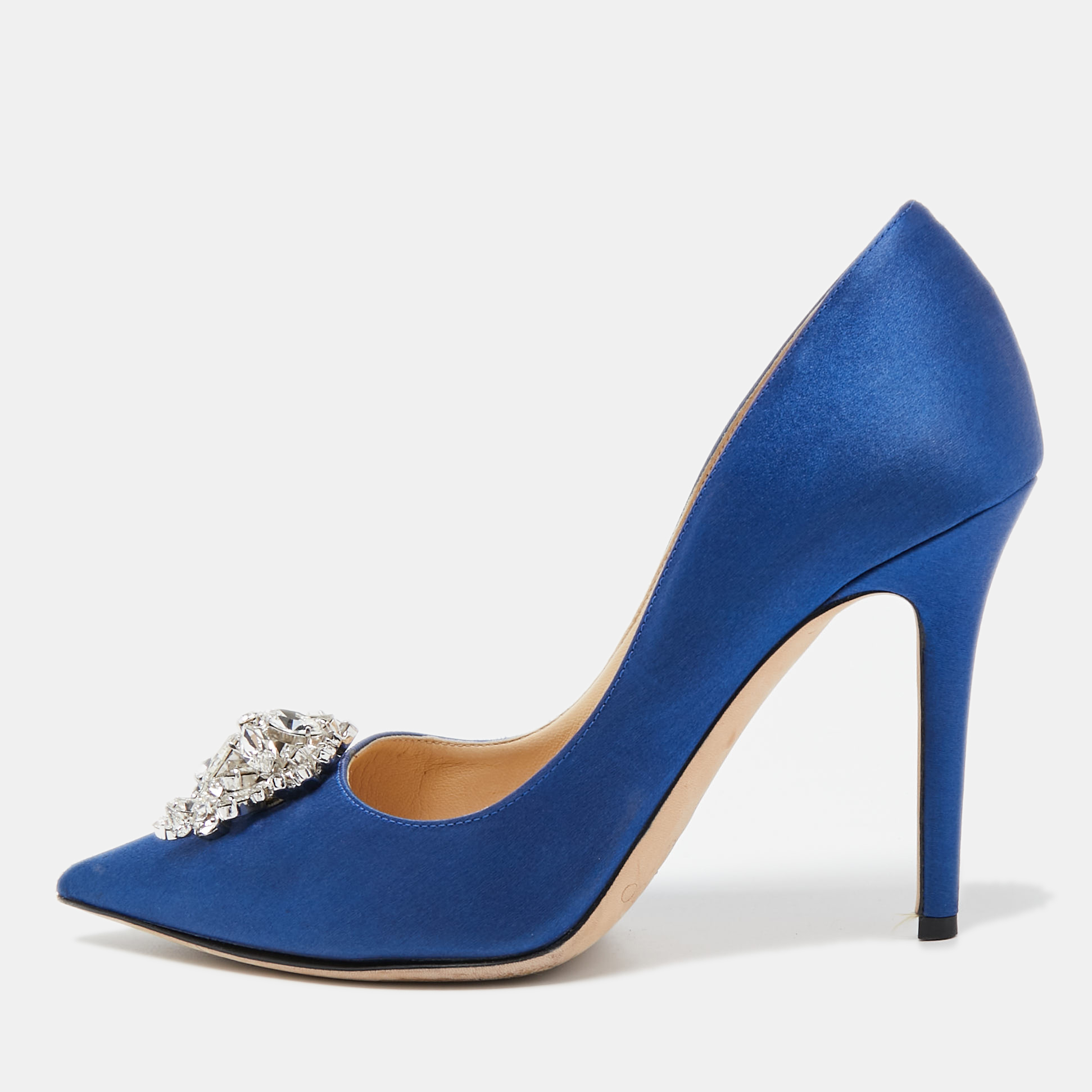 Exhibit an elegant style with this pair of pumps. These Jimmy Choo Manda shoes for women are crafted from quality materials. They are set on durable soles and sleek heels.
