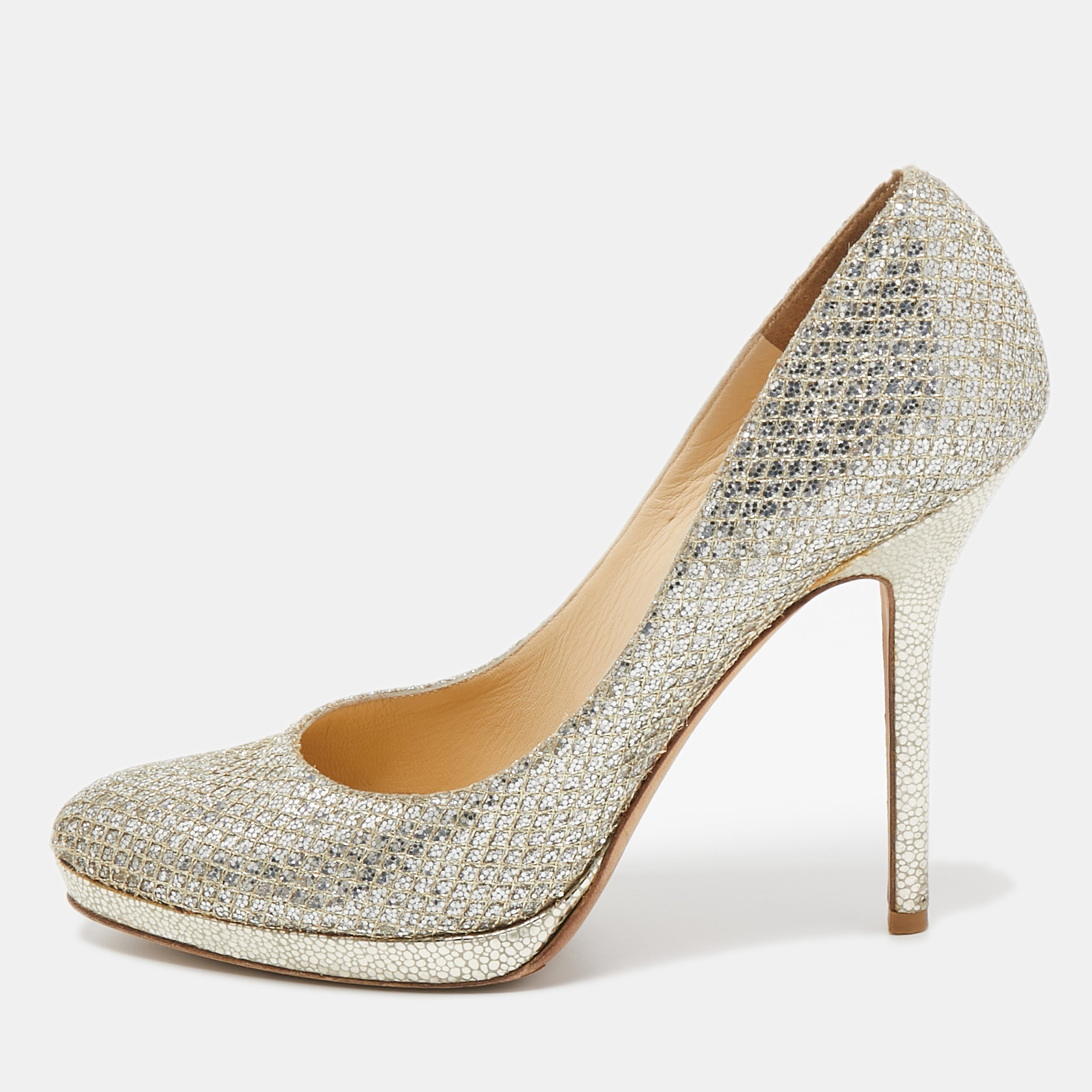 Complement your well put together outfit with these authentic Jimmy Choo glitter pumps. Timeless and classy they have an amazing construction for enduring quality and comfortable fit.