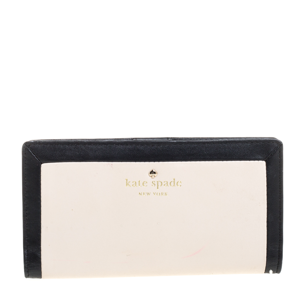 This Kate Spade long wallet comes crafted from quality pink canvas and leather and decorated with the brand label in gold tone on the front. It is equipped with multiple card slots and open pockets to hold your cash and cards. It is finished impeccably and makes for a lovely accessory.