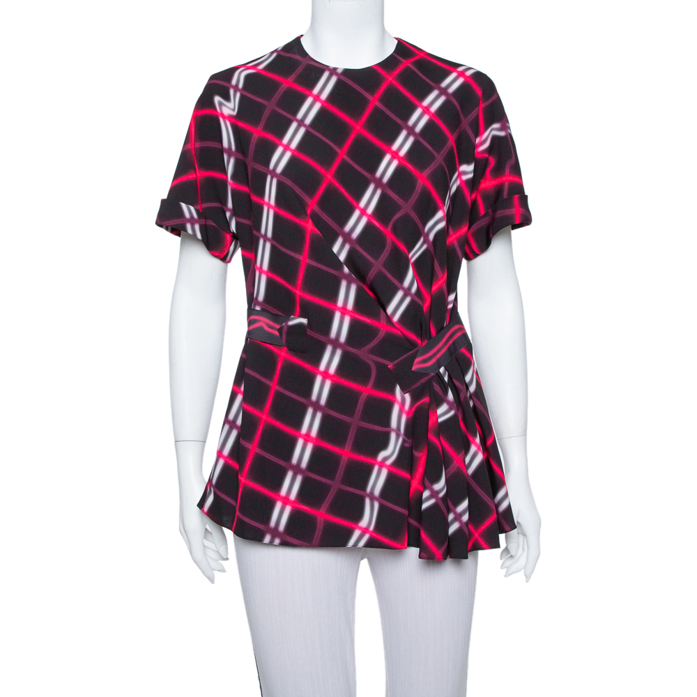 Get this must have top from Kenzo that lends a dash of glam to your outfit. Cut from a cotton blend it features a plaid pattern printed all over and a tie insert at the waist. Wear it with a pencil skirt for a chic look.