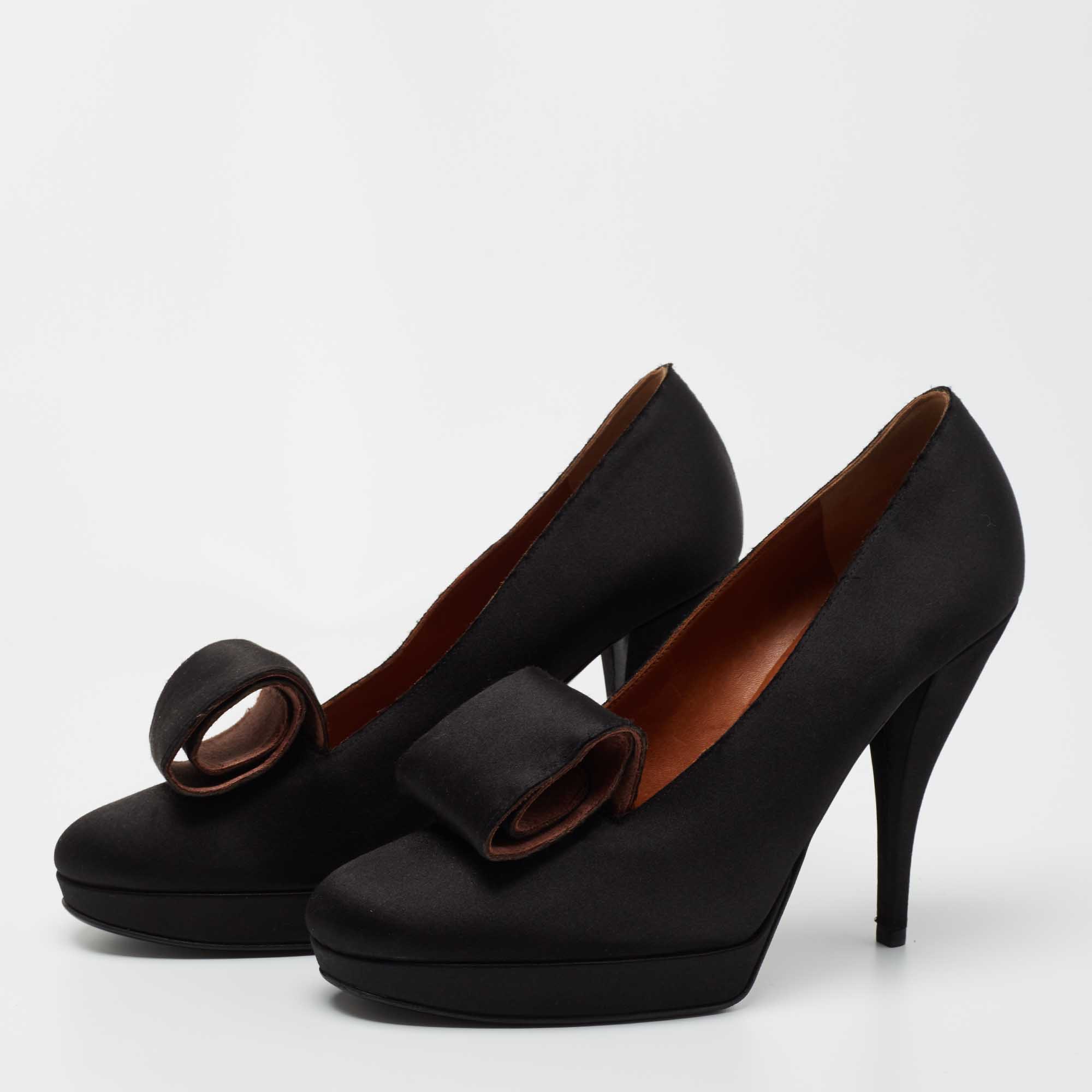 

Lanvin Black Satin Platform Pumps Size