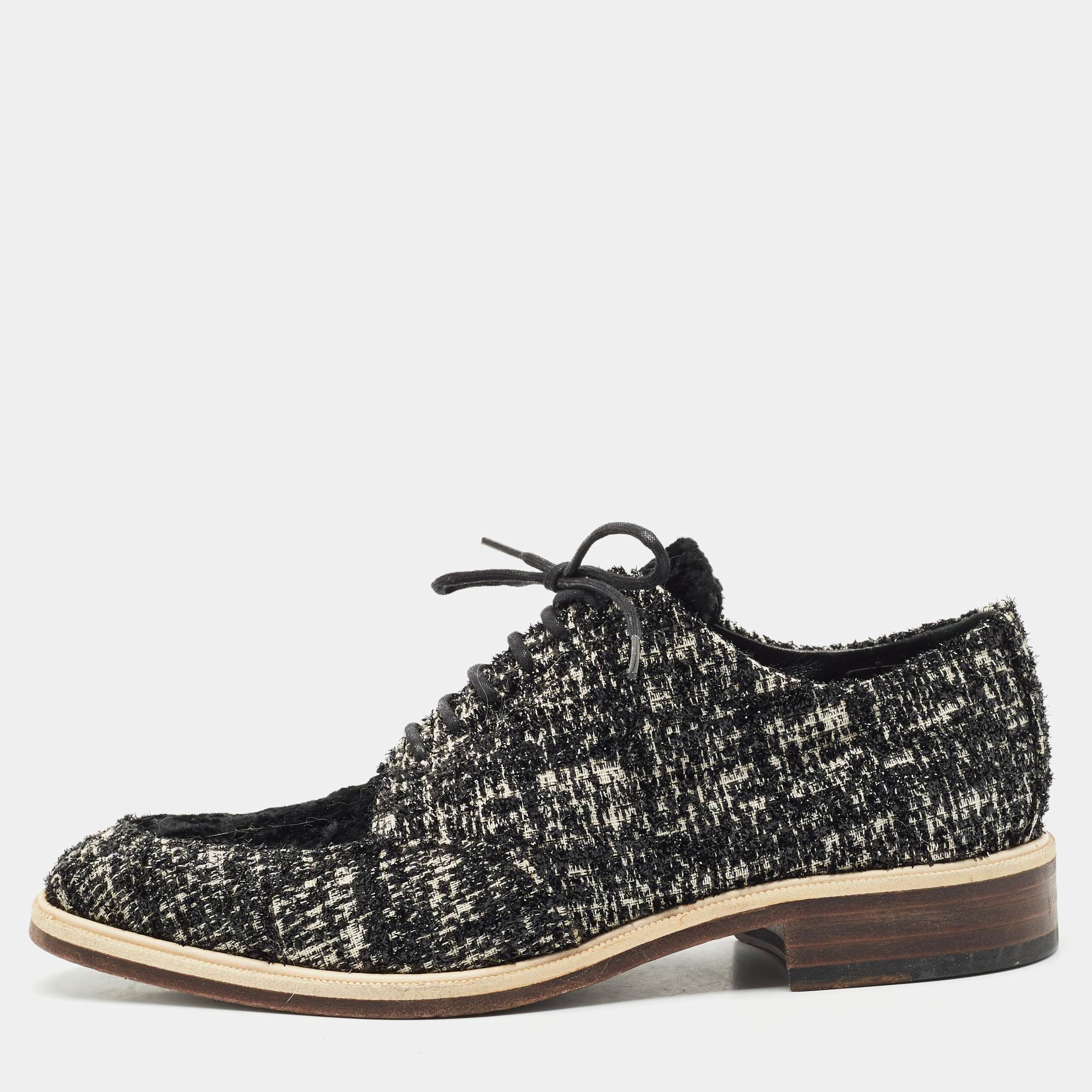 

Lanvin Black/White Velvet Lace Up Derby Size