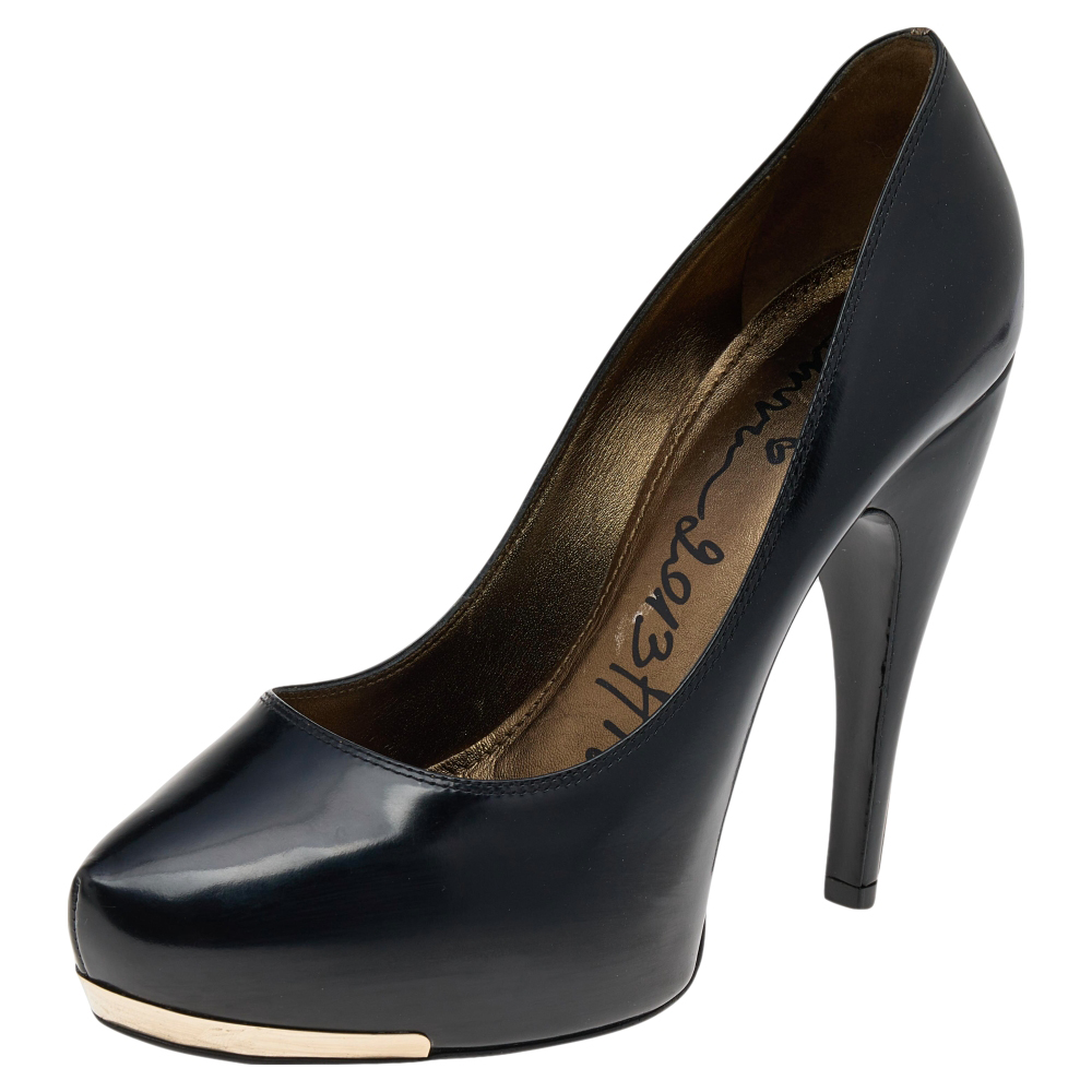 A classic pair of black pumps like these complete your wardrobe. These pumps from Lanvin are created using black leather and are enhanced with platforms gold toned hardware and 12.5 cm heels. Match them with your formal outfit and look polished