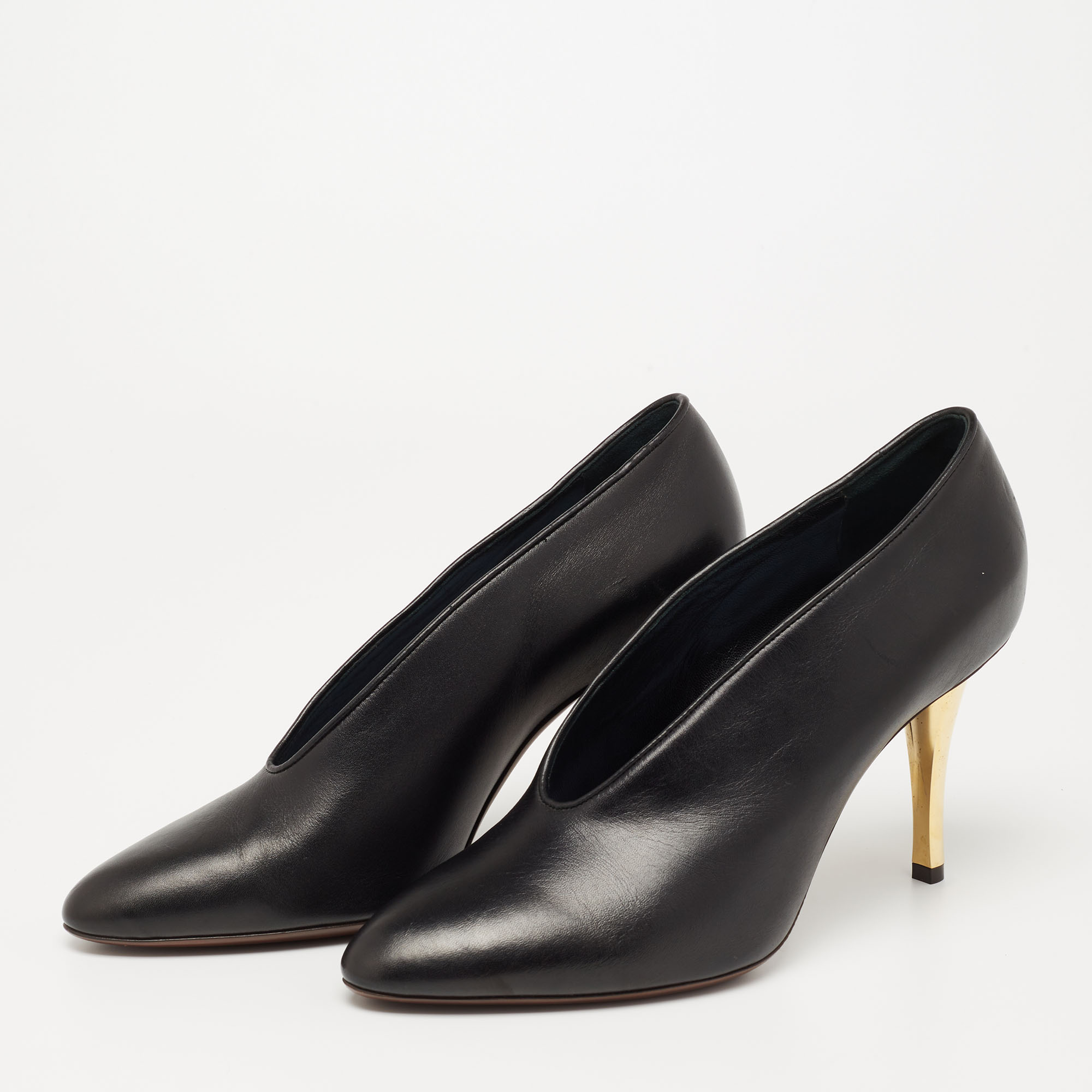 

Lanvin Black Leather Pointed Toe Pumps Size