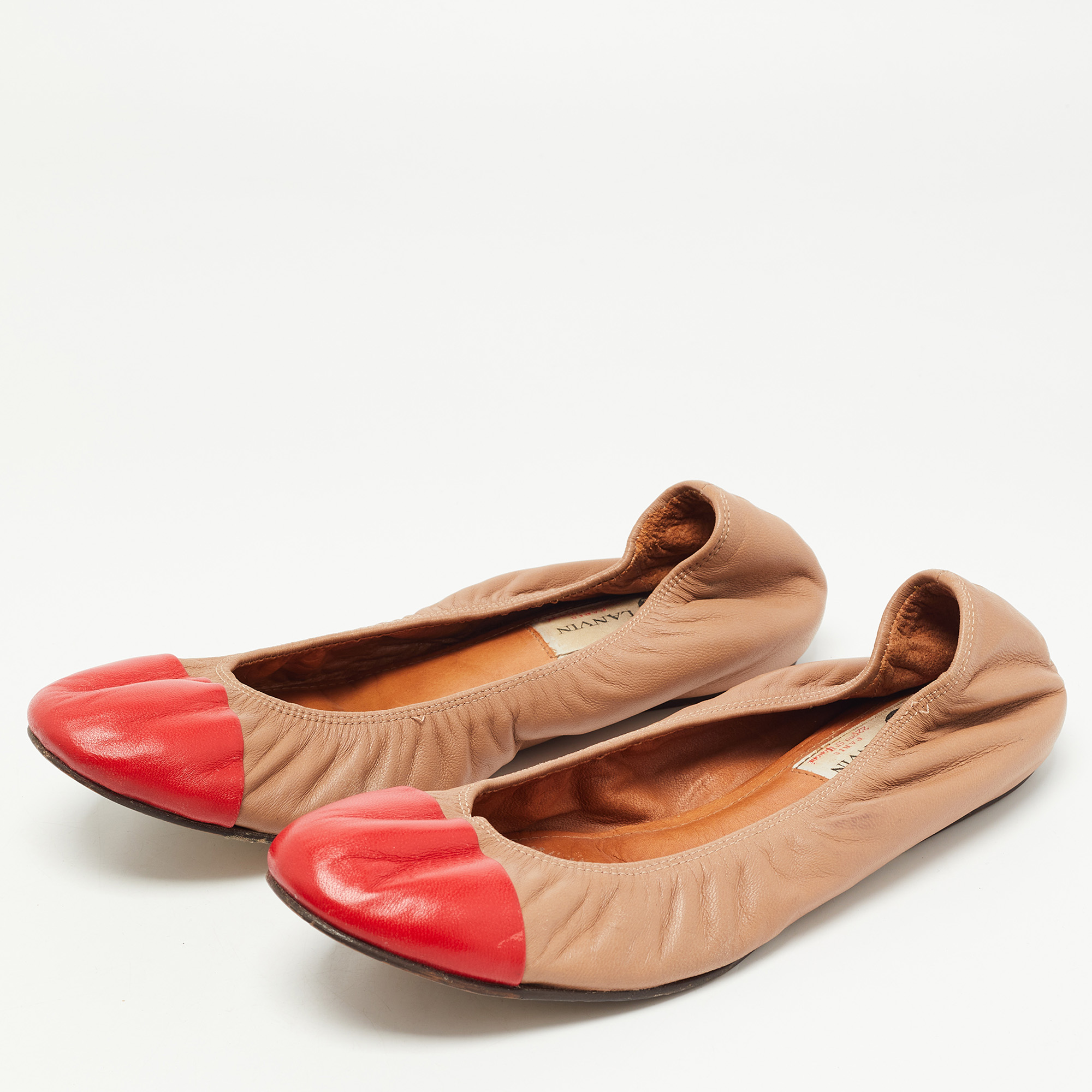 

Lanvin Beige/Red Leather Cap Toe Scrunch Ballet Flats Size