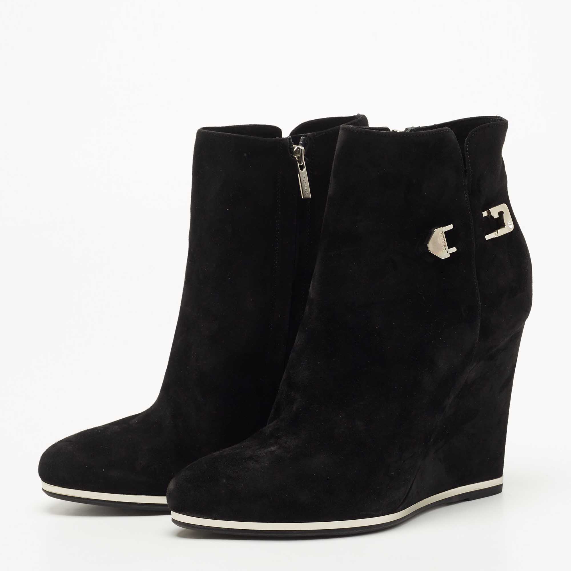 

Le Silla Black Suede Wedge Ankle Booties Size