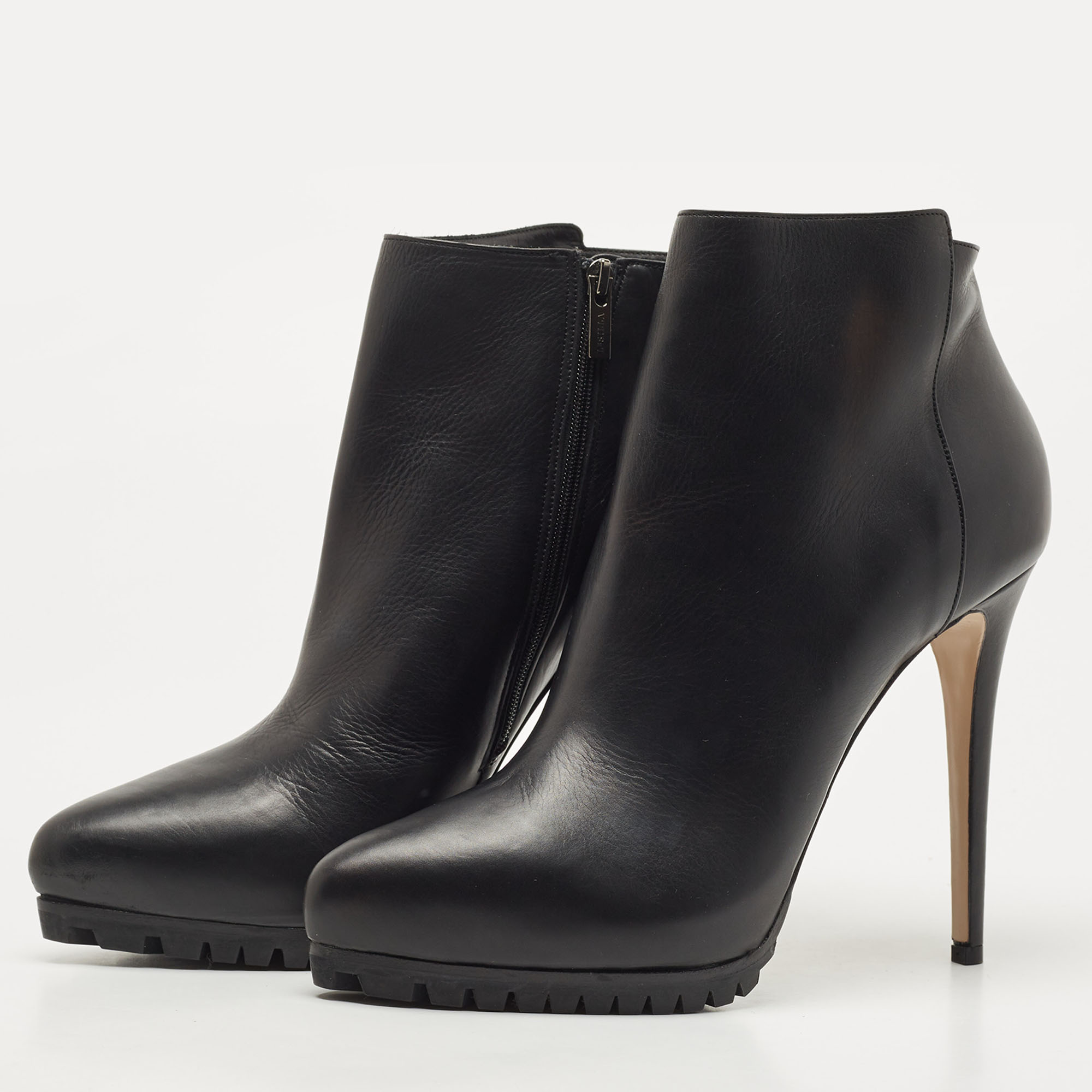 

Le Silla Black Leather Ankle Length Boots Size