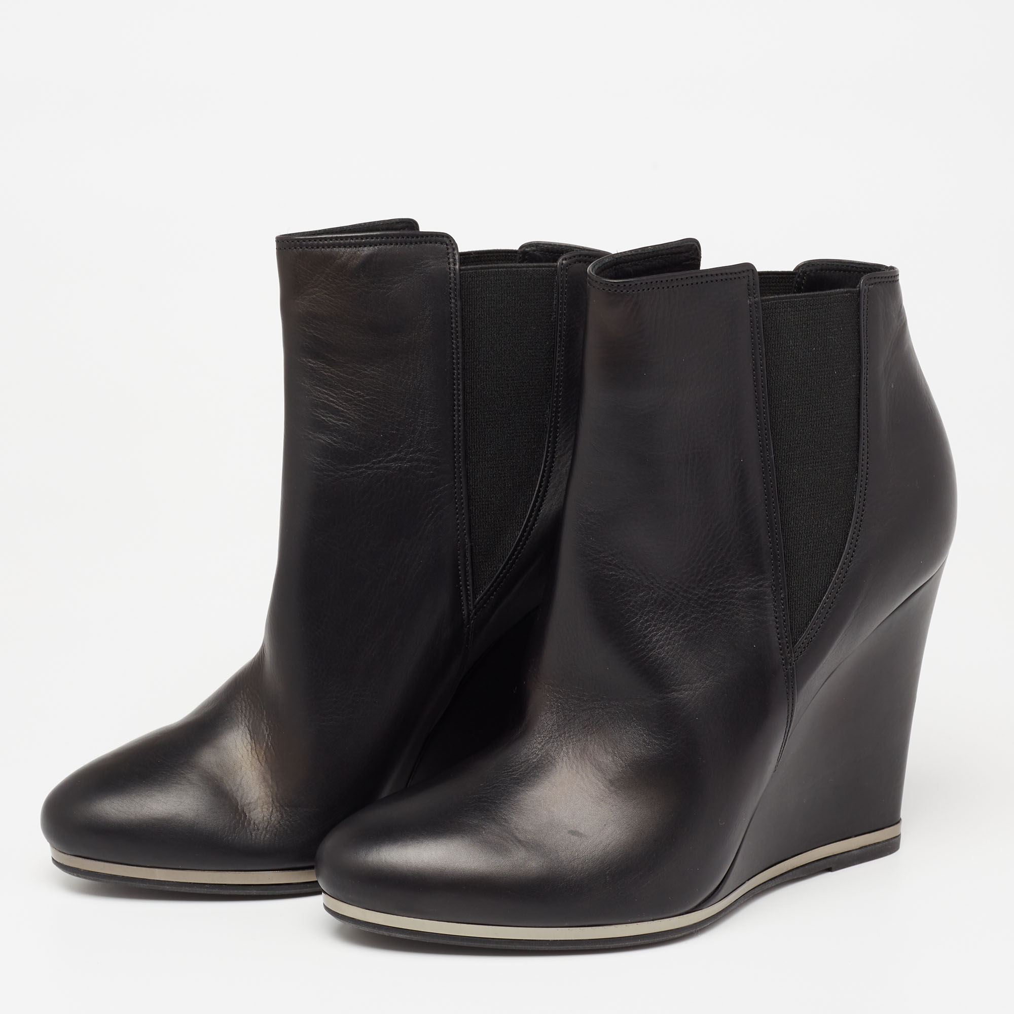 

Le Silla Black Leather Elastic Band Ankle Length Boots Size