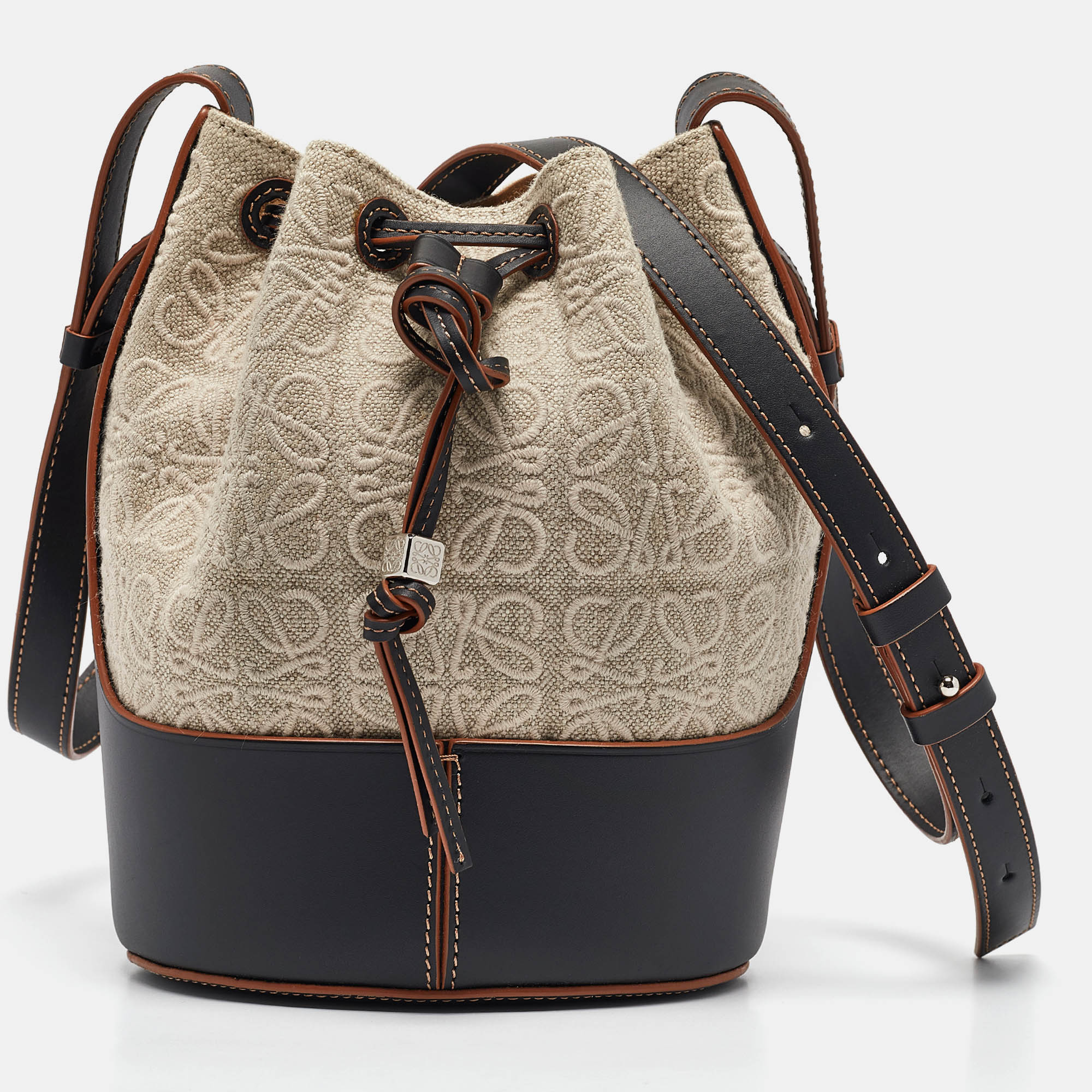 

Loewe Beige/Black Anagram Jacquard Canvas and Leather Balloon Bucket Bag