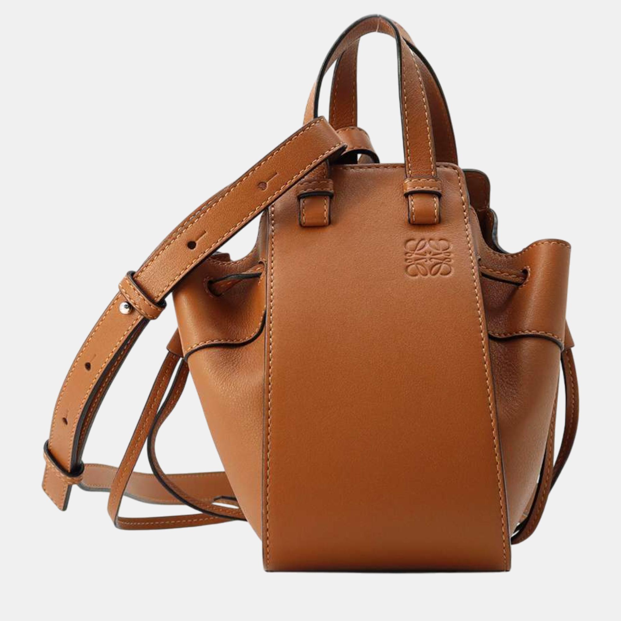 

Loewe Hammock Drawstring Tan Leather Size Mini