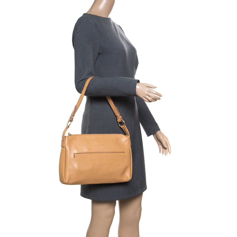 

Loewe Tan Leather Texture Shoulder Bag