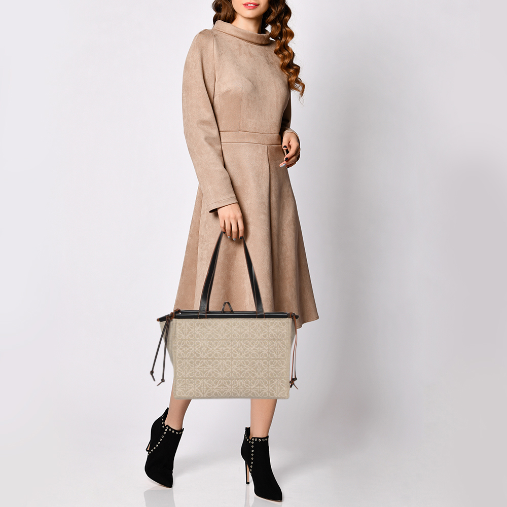

Loewe Black/Beige Anagram Canvas and Leather Trim Small Cushion Tote