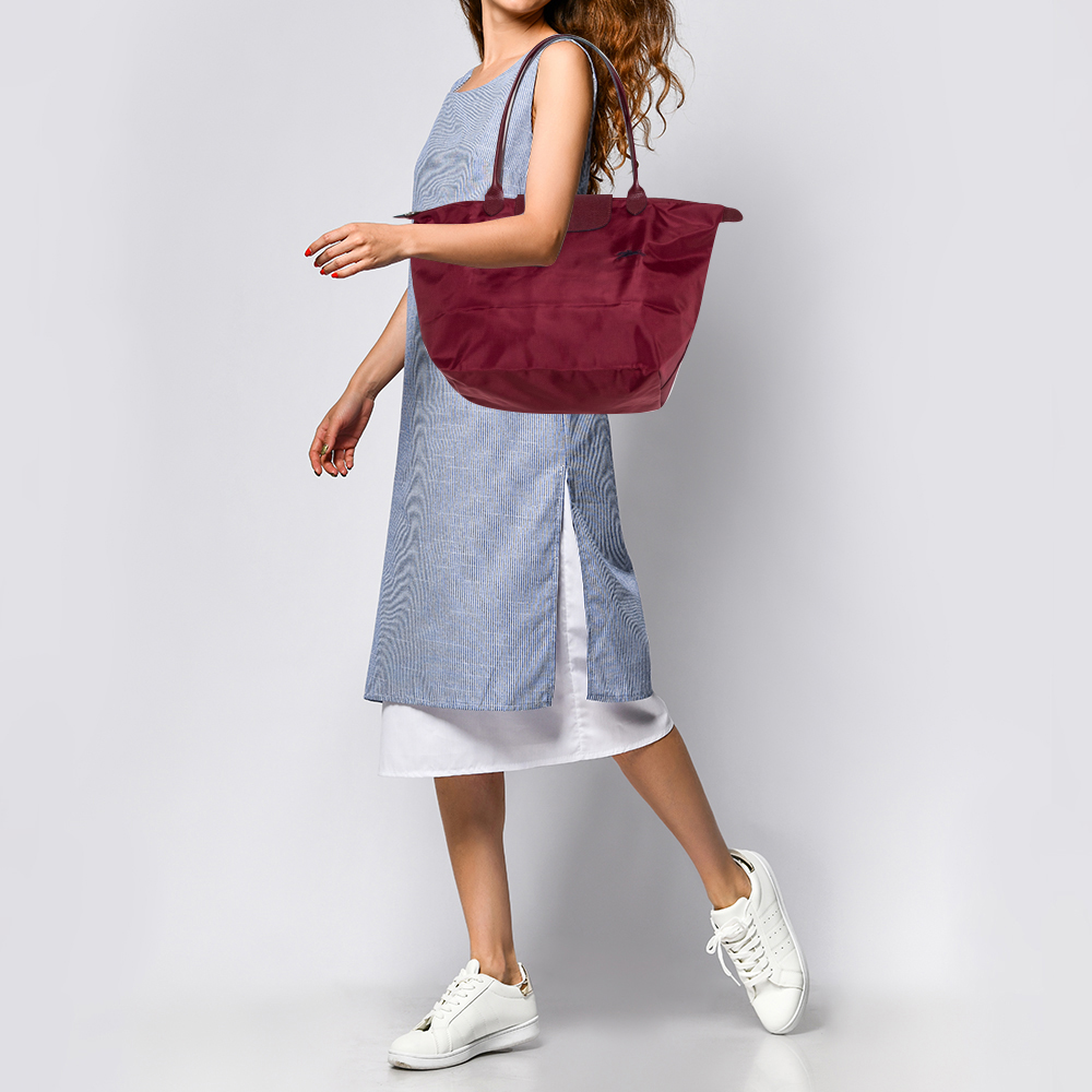 

Longchamp Burgundy Nylon Le Pliage Tote