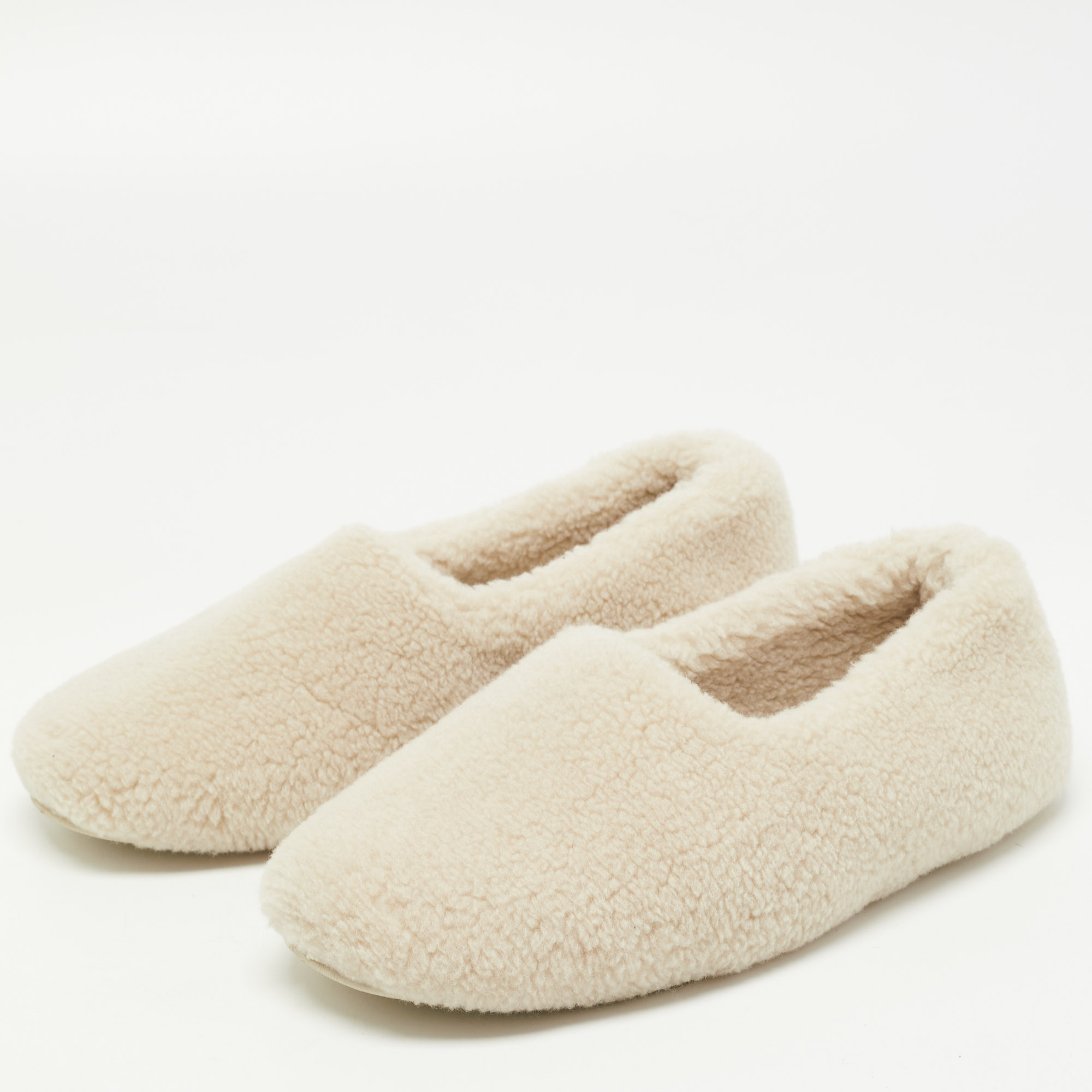 

Loro Piana Beige Faux Shearling Fur Wintercozy Slip On Flats Size