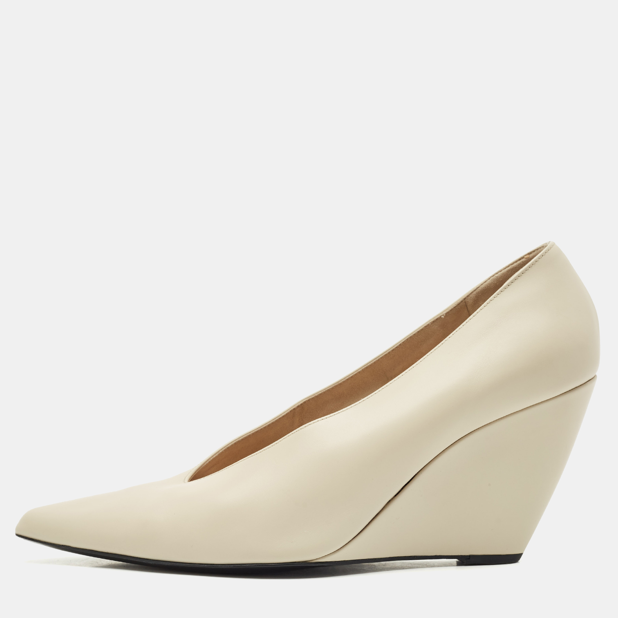 

Loro Piana Cream Leather Wedge Pumps Size