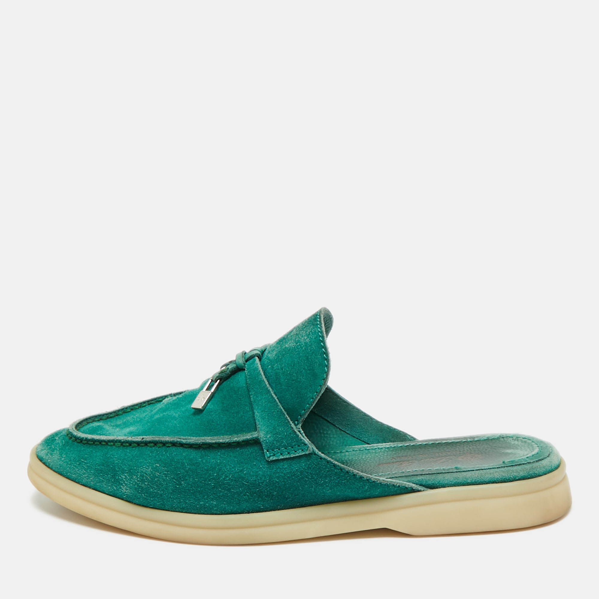 

Loro Piana Green Suede Babouche Charms Walk Mules Size