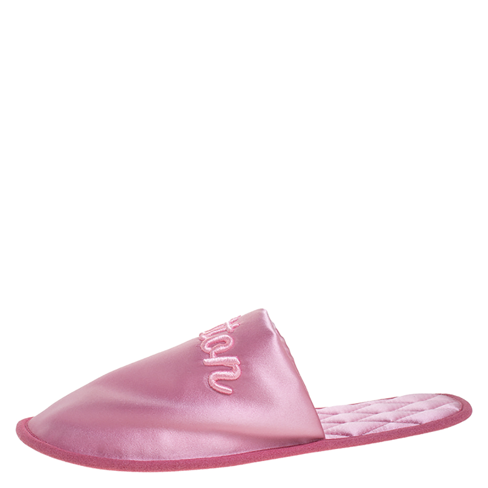 

Louis Vuitton Pink Satin Suite Flat Mules Size