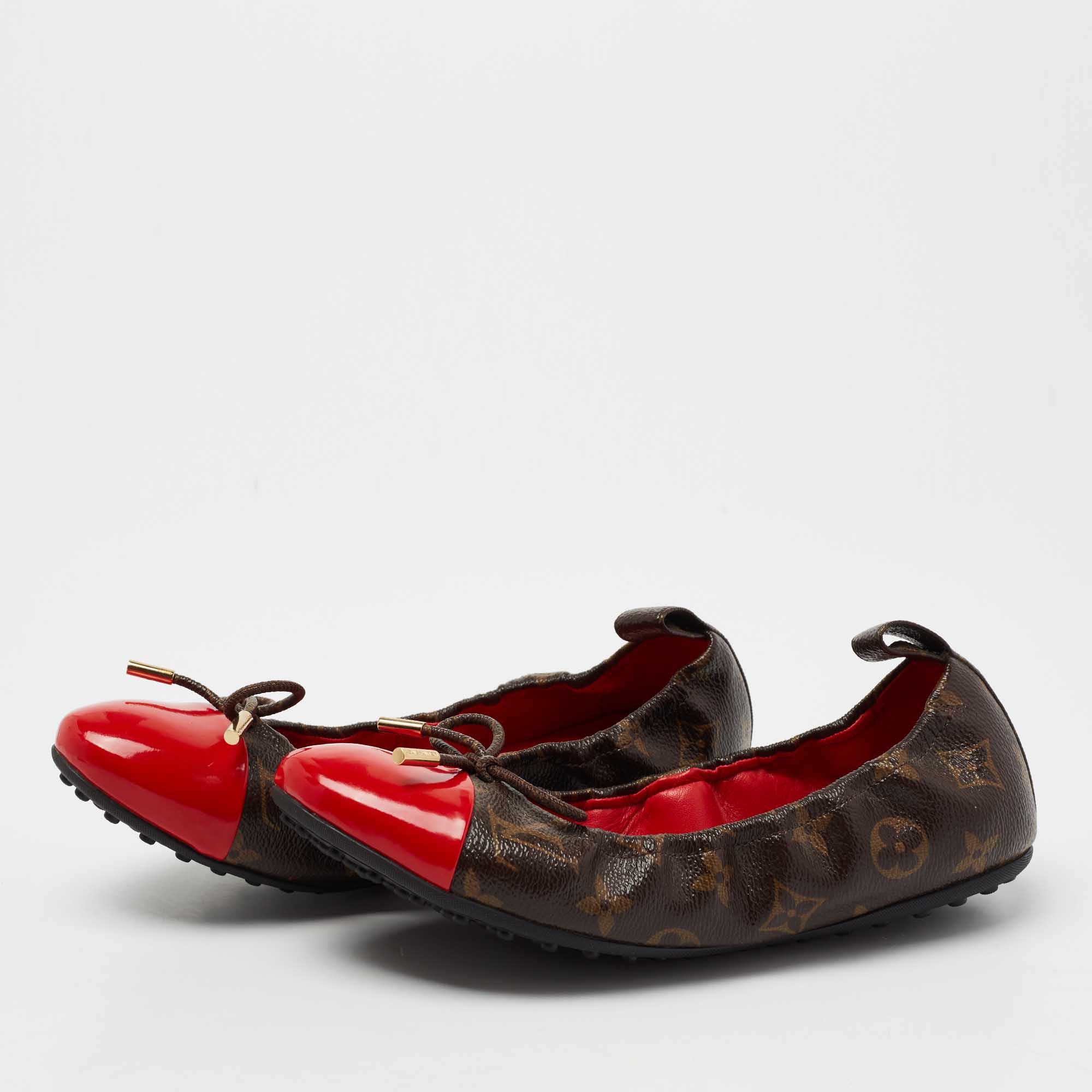 

Louis Vuitton Brown/Red Monogram Canvas and Patent Leather Bow Cap-Toe Scrunch Ballet Flats