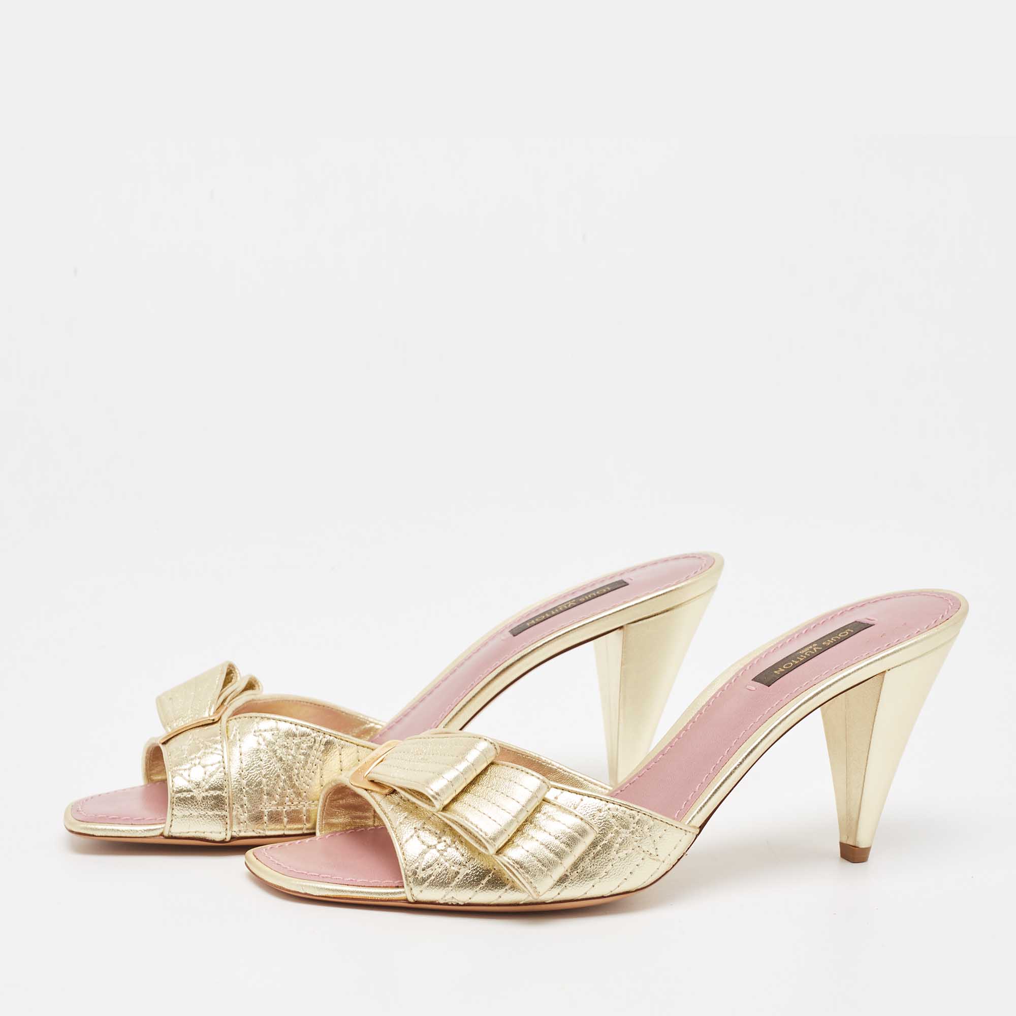 

Louis Vuitton Gold Leather evening Slides Size