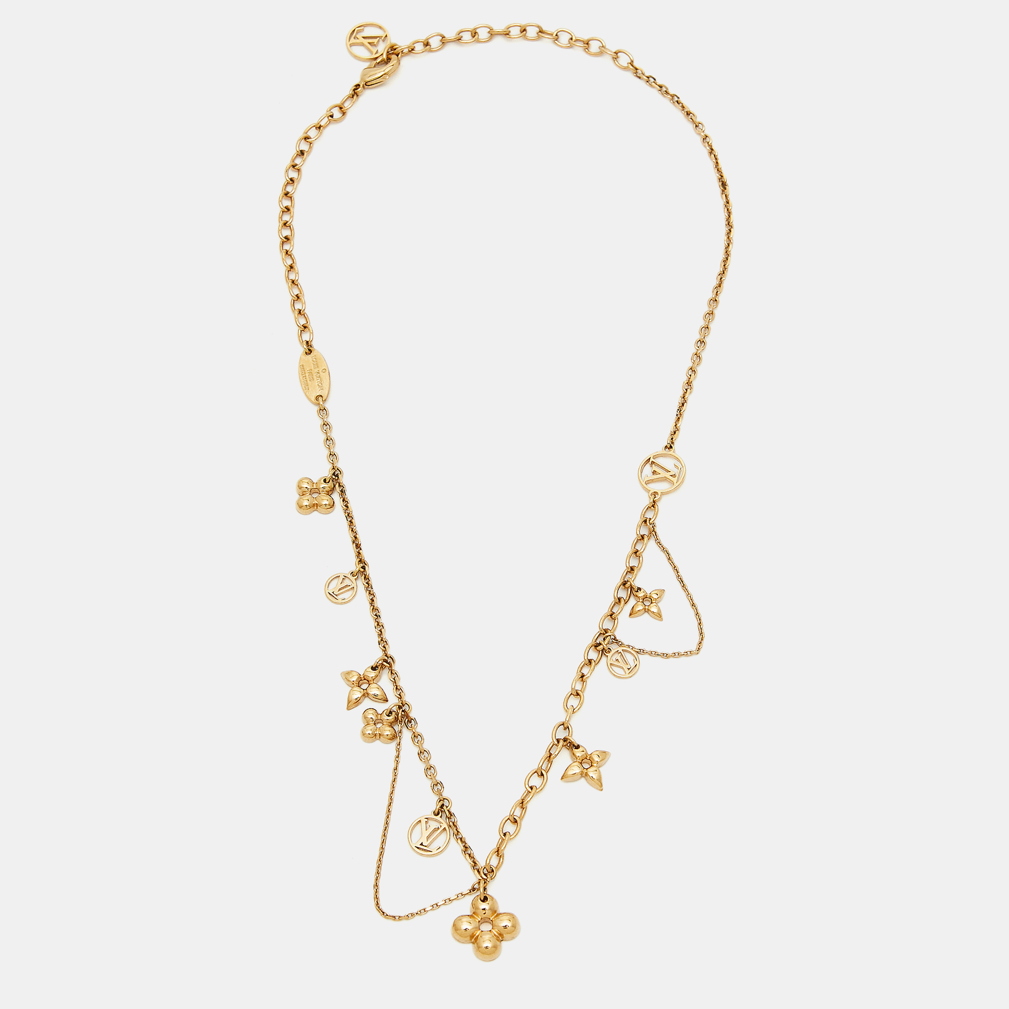 This necklace from Louis Vuitton imparts elegance through its distinctive design. It speaks of impeccable style and ultimate luxury. Flaunt your discerning fashion taste by buying this beauty today