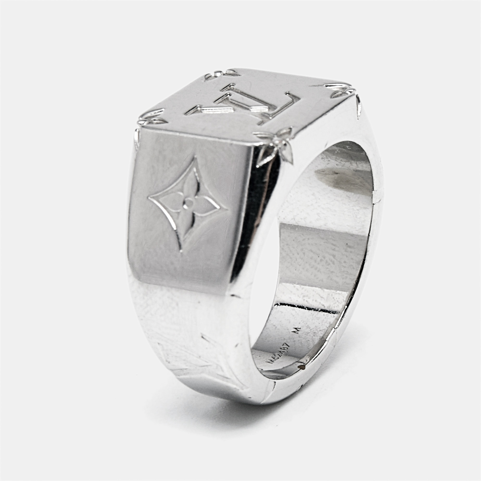 

Louis Vuitton Monogram Signet Silver Tone Ring Size
