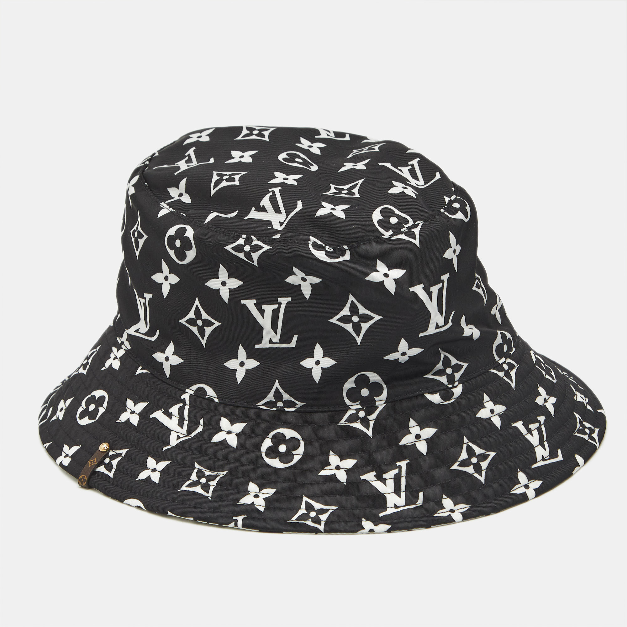 

Louis Vuitton Black/White Monogram Synthetic Bucket Hat