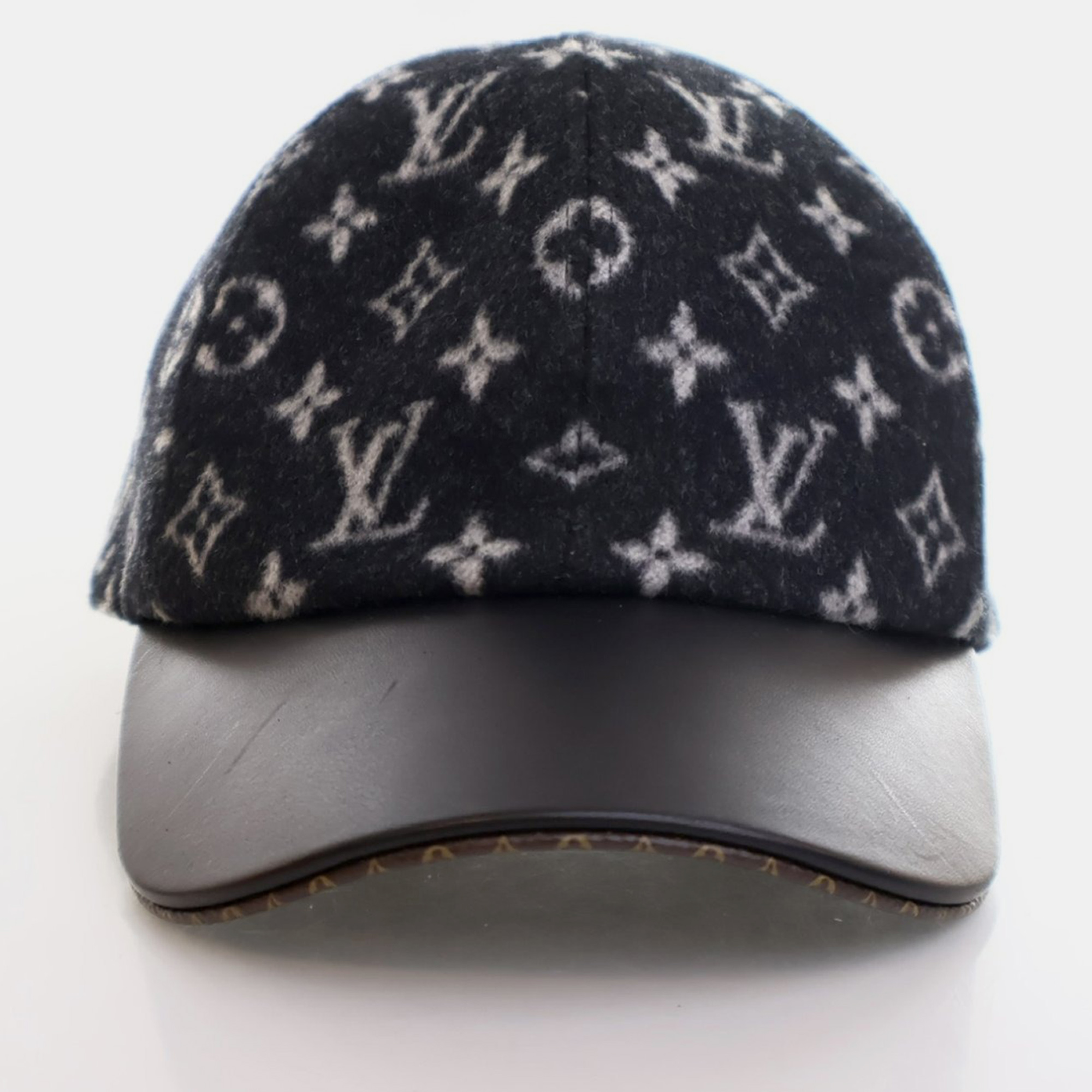 

Louis Vuitton Black/Grey Monogram Wool Carry On Cap Size