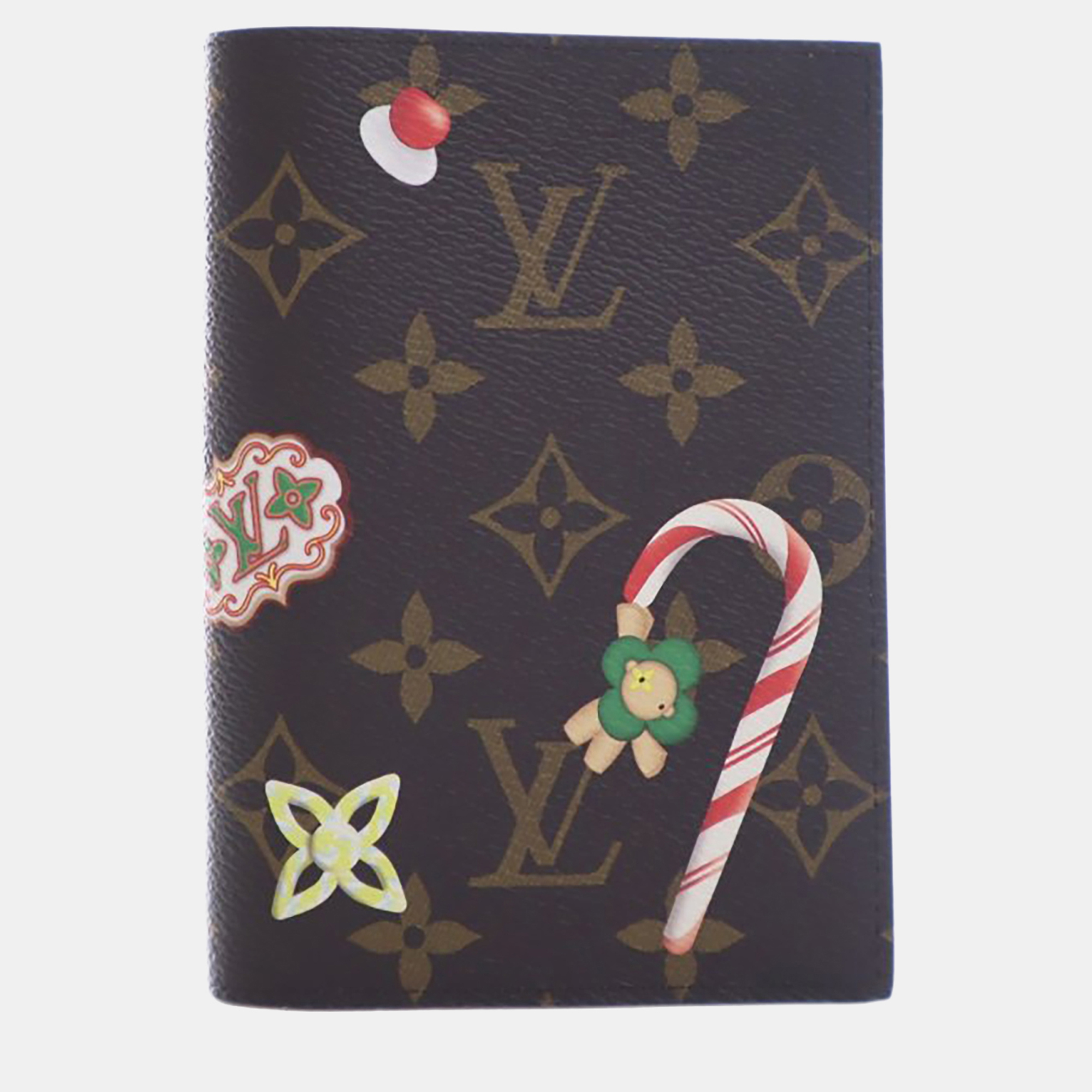 

Louis Vuitton Brown Monogram Christmas Passport Cover