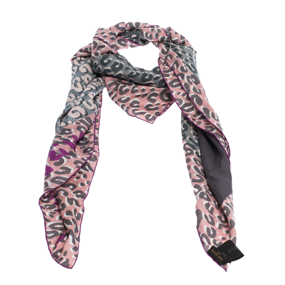 

Louis Vuitton Grey & Pink Giant V Leopard Print Silk Square Scarf