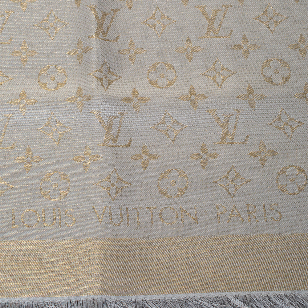 Louis Vuitton Shawl Monogram Shine Greige Silk ref.371486 - Joli