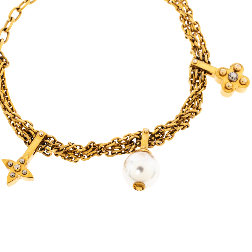 

Louis Vuitton Faux Pearl Charm Gold Tone Chain Link Bracelet