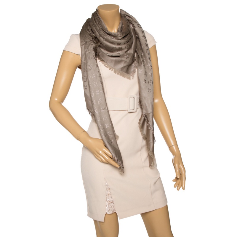 

Louis Vuitton Verone Monogram Shawl, Beige