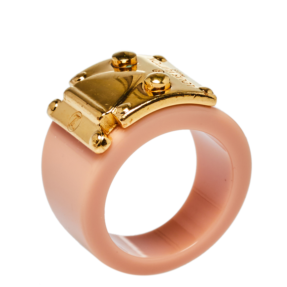 Pre-owned Louis Vuitton Lock Me Blush Pink Resin Gold Tone Ring M