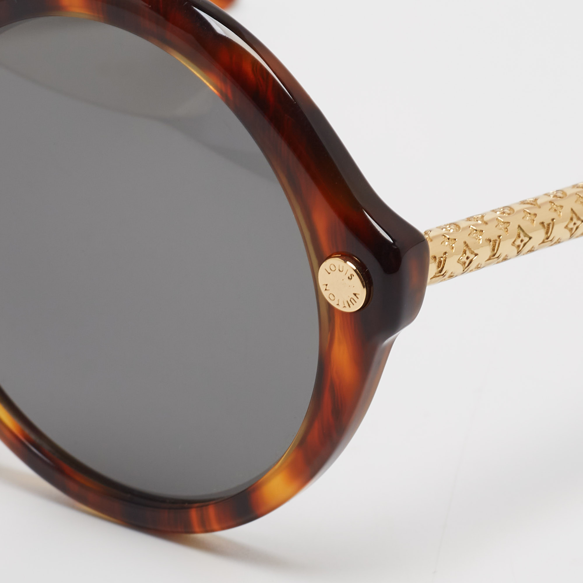 

Louis Vuitton Tortoise Brown Z1053W Round Sunglasses